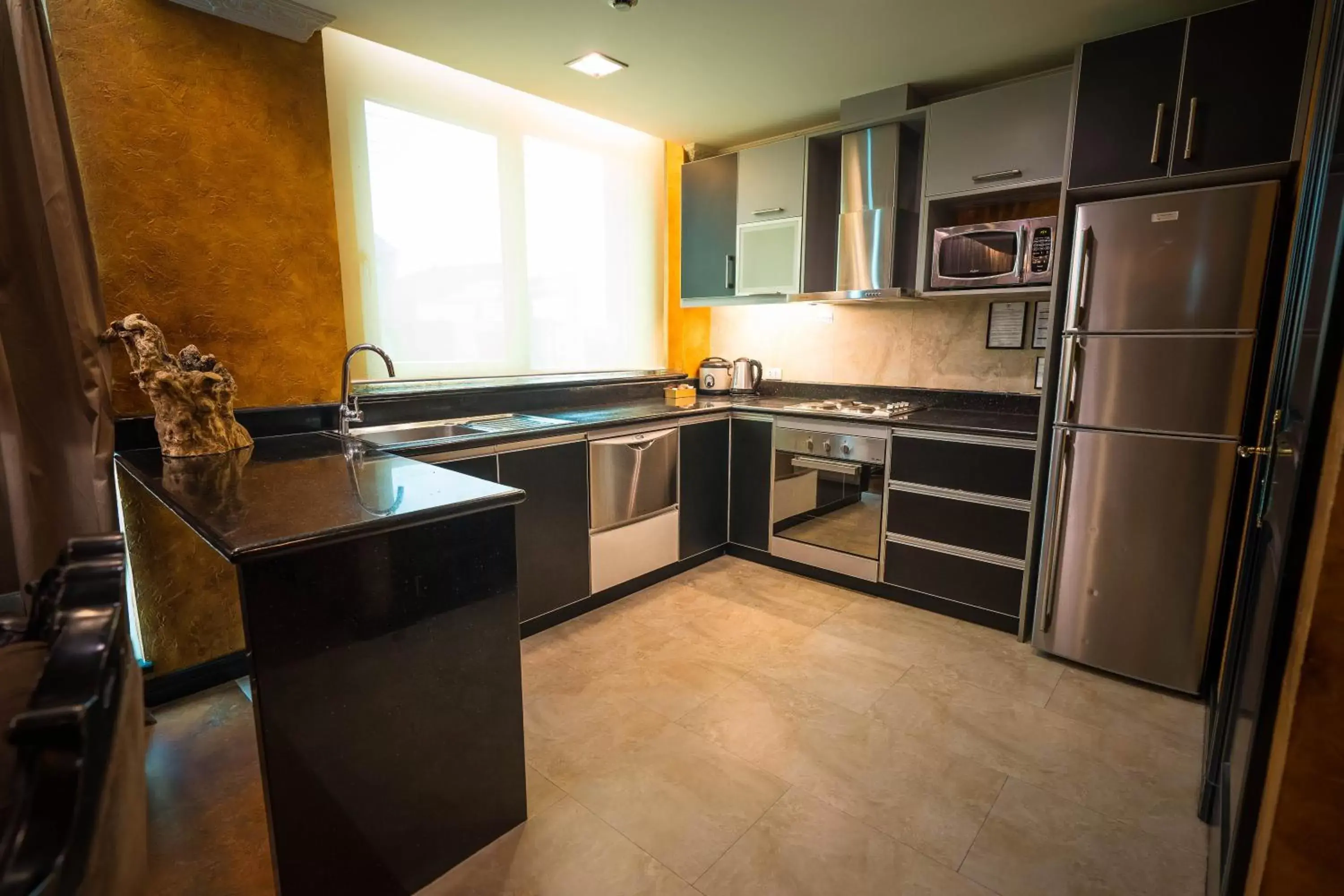 kitchen, Kitchen/Kitchenette in Fields Plaza Condo