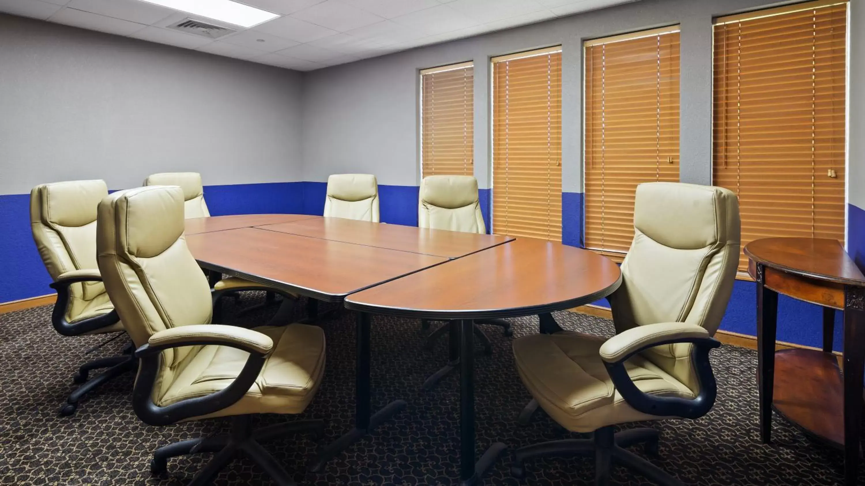 Meeting/conference room in Chicago Club Inn & Suite