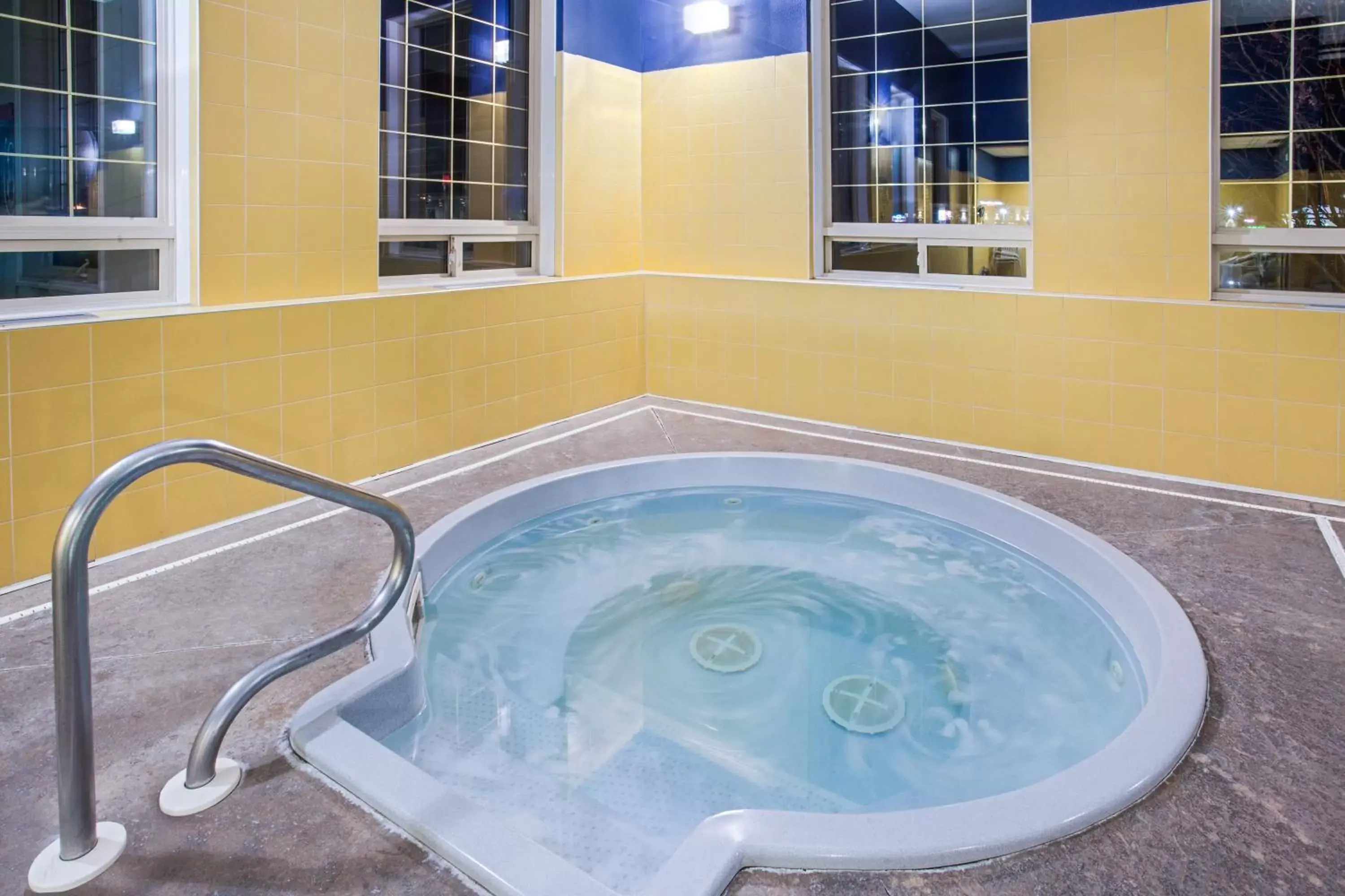 Hot Tub, Swimming Pool in Ramada by Wyndham Red Deer Hotel & Suites