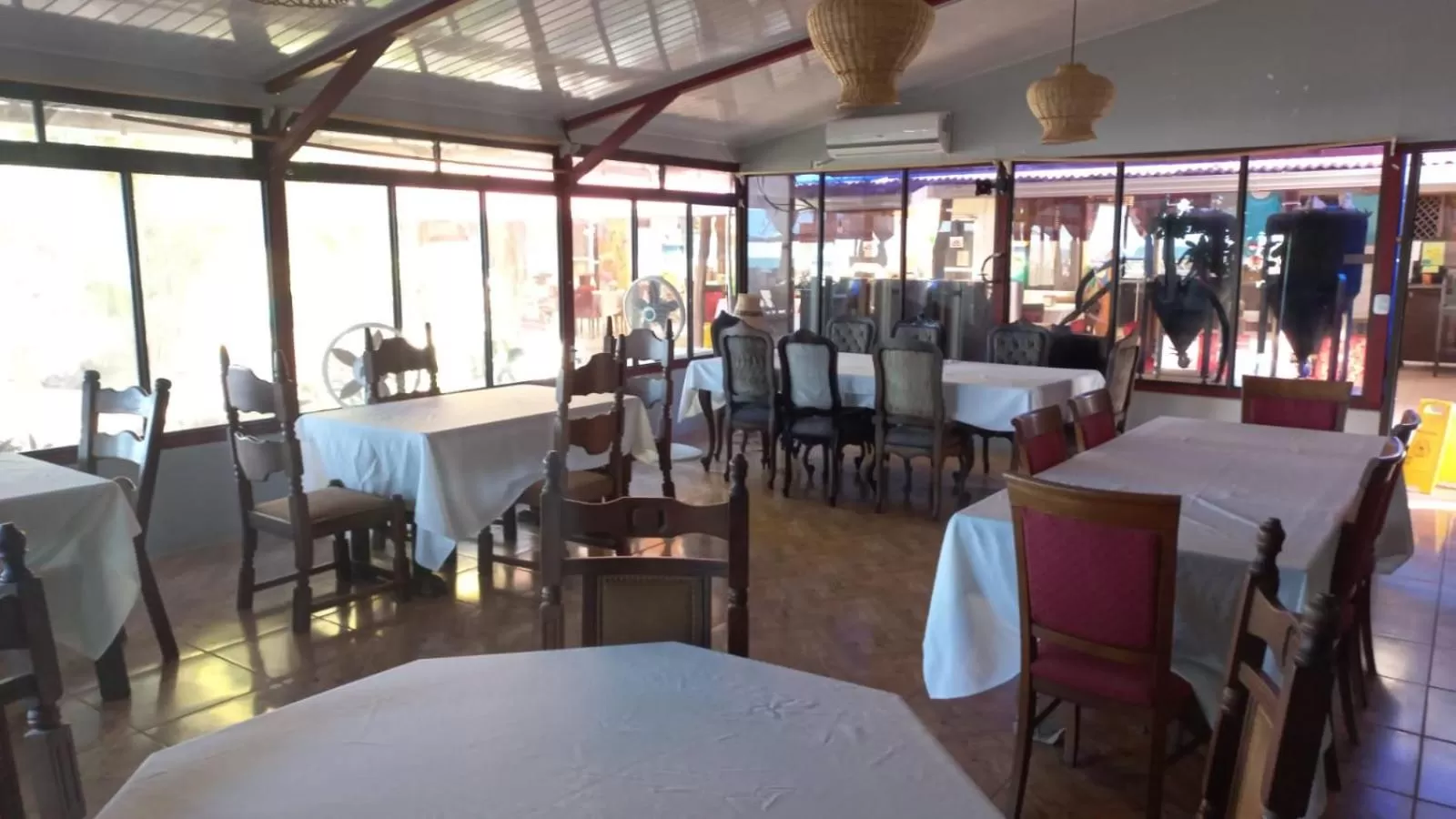 Restaurant/Places to Eat in Hotel la Cueva Limon