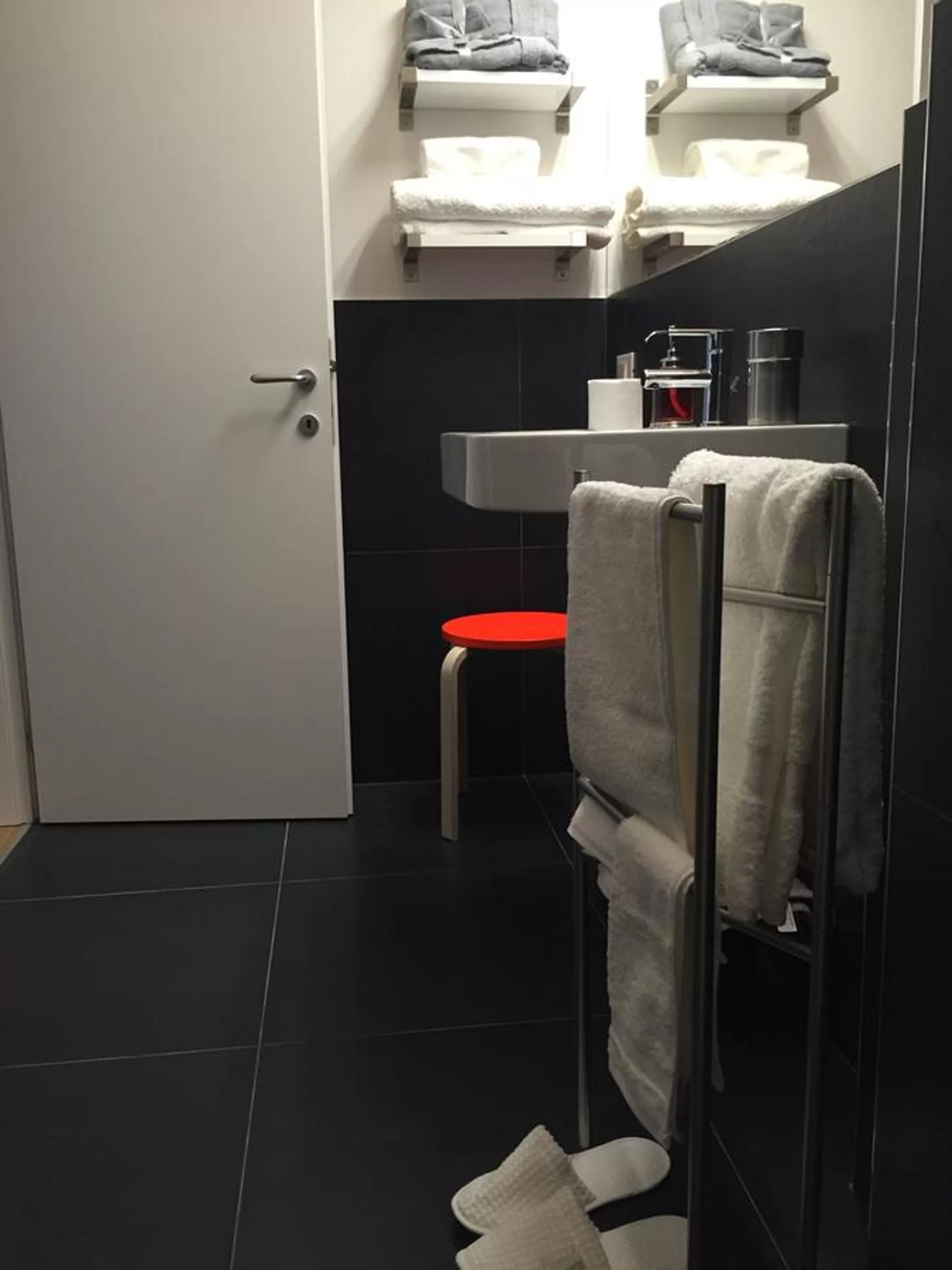 Shower, Seating Area in B&B Second Floor Centro Storico Bologna