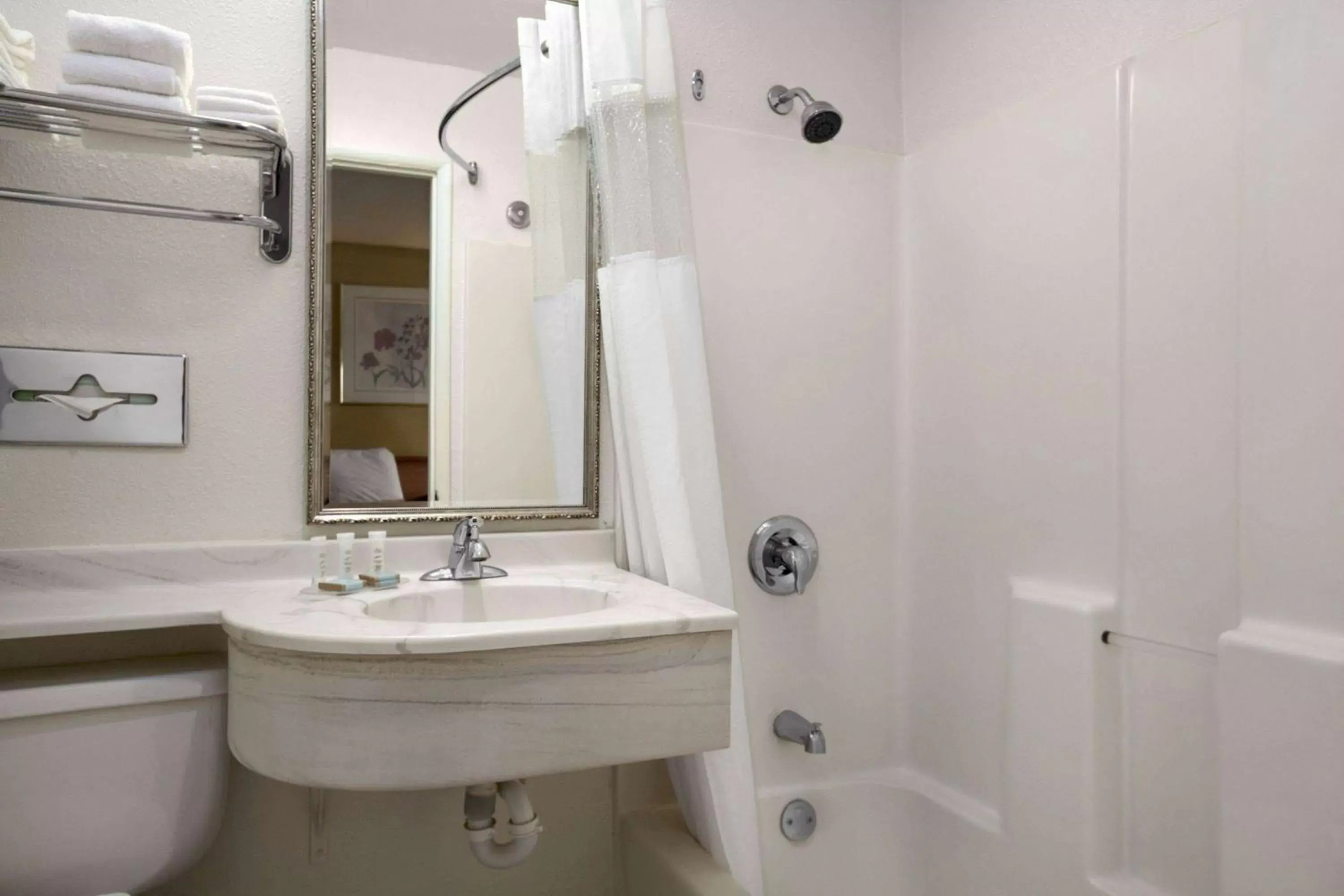 Bathroom in Travelodge by Wyndham Pendleton OR