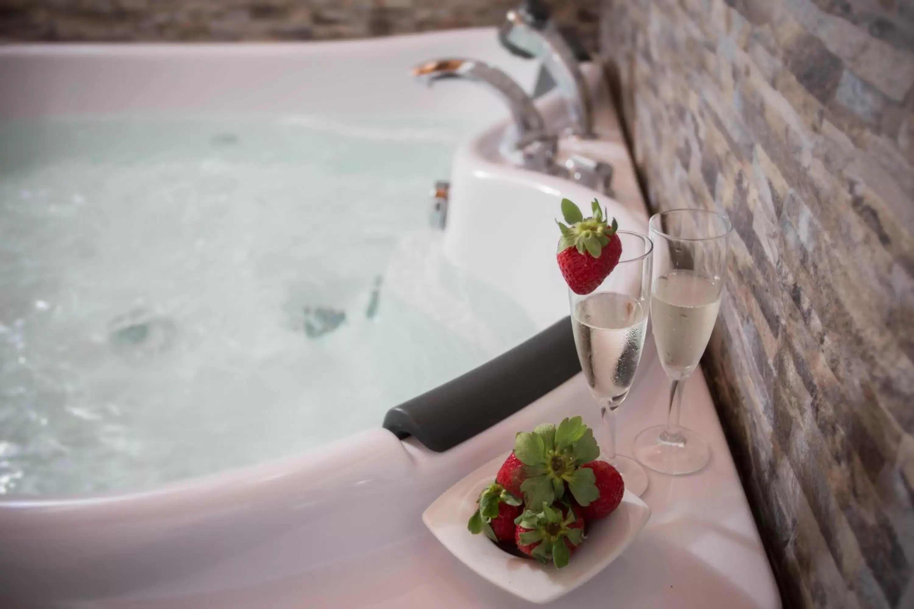 Hot Tub, Bathroom in Hotel Palazzo Brunaccini