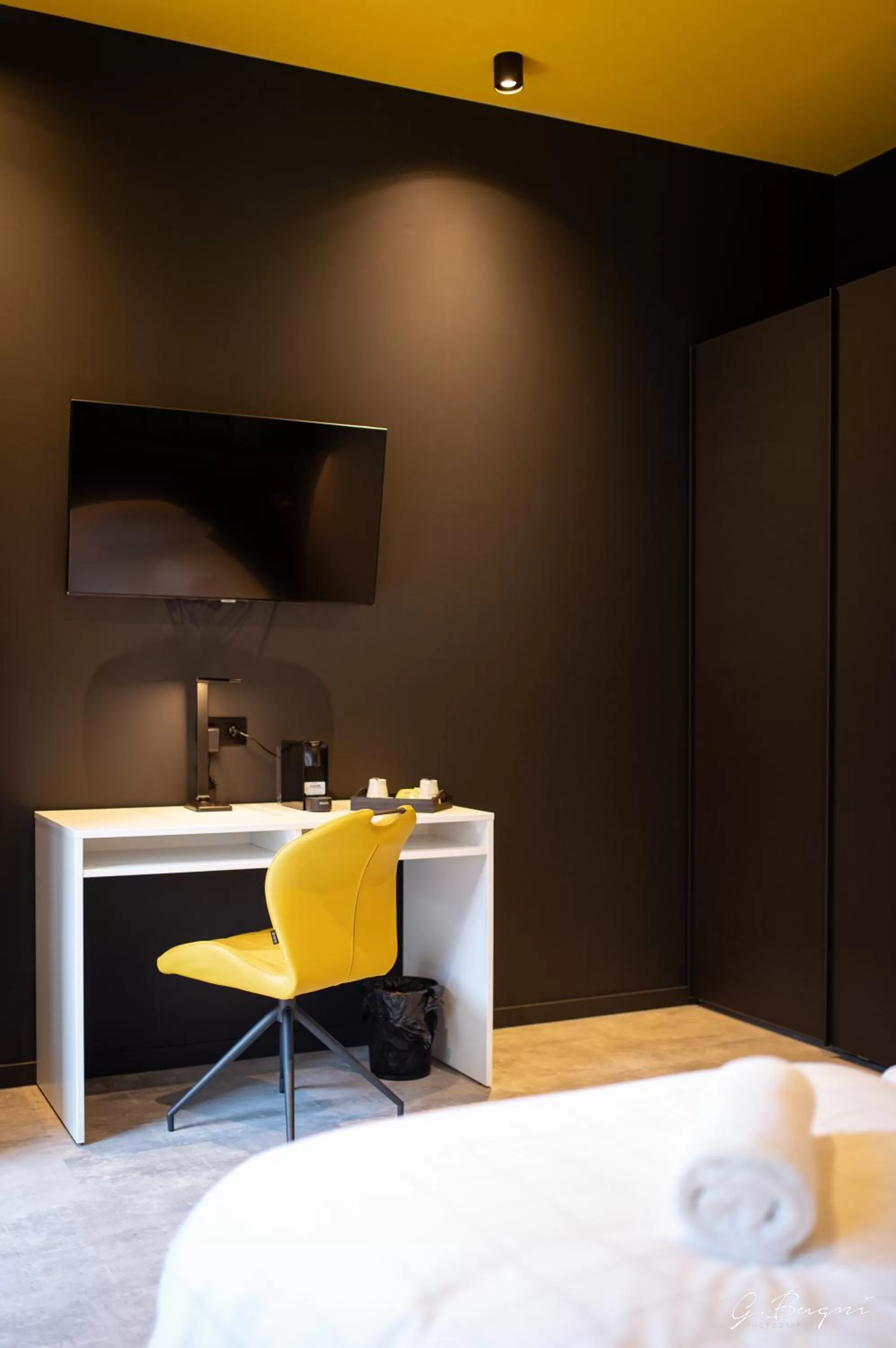 Bed in Boutique Hôtel, La Cour de la Reine, Rooftop & Bistronomique Restaurant