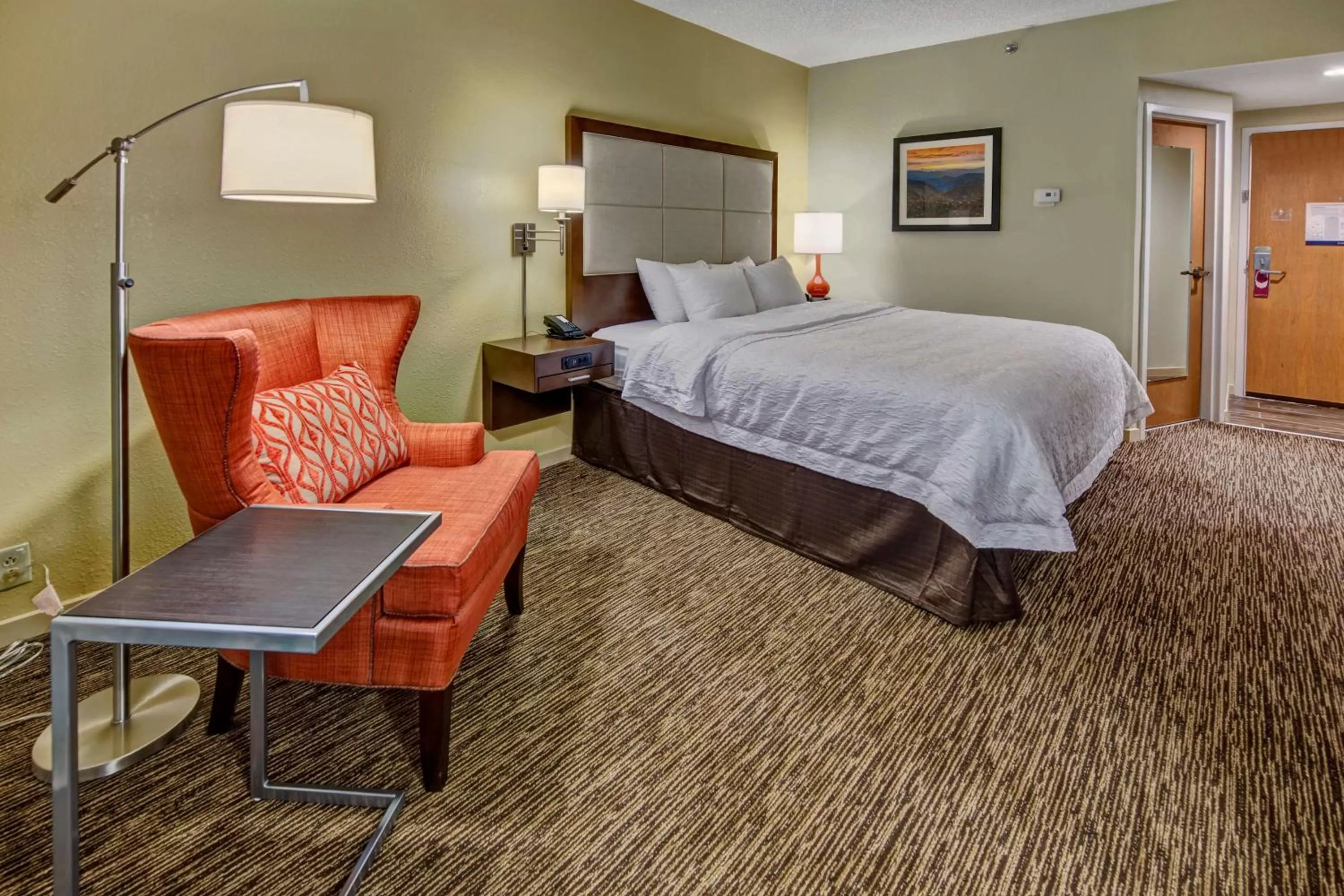 Living room, Bed in Hampton Inn Concord/Kannapolis