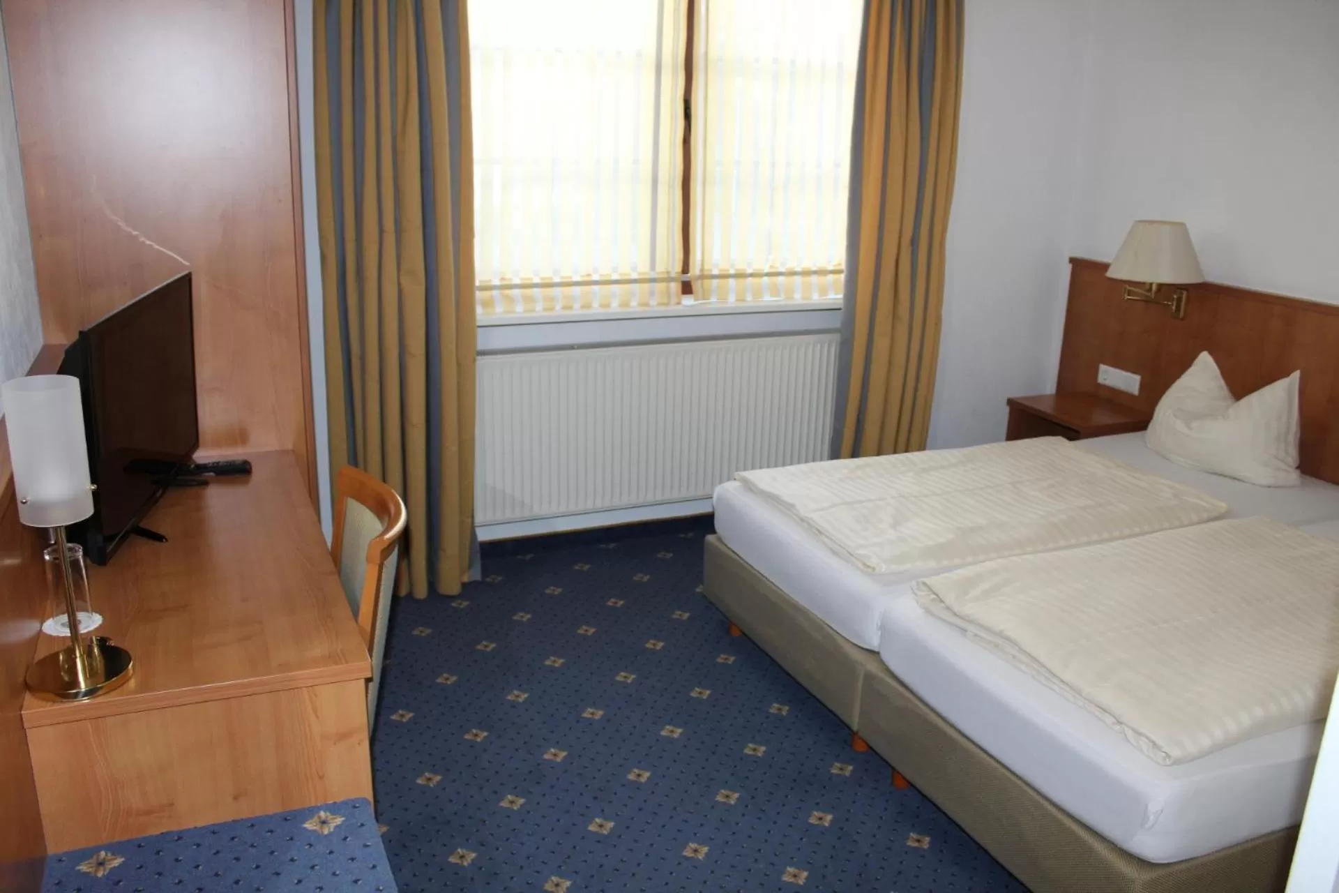Photo of the whole room, Bed in Hotel Kaiserhof