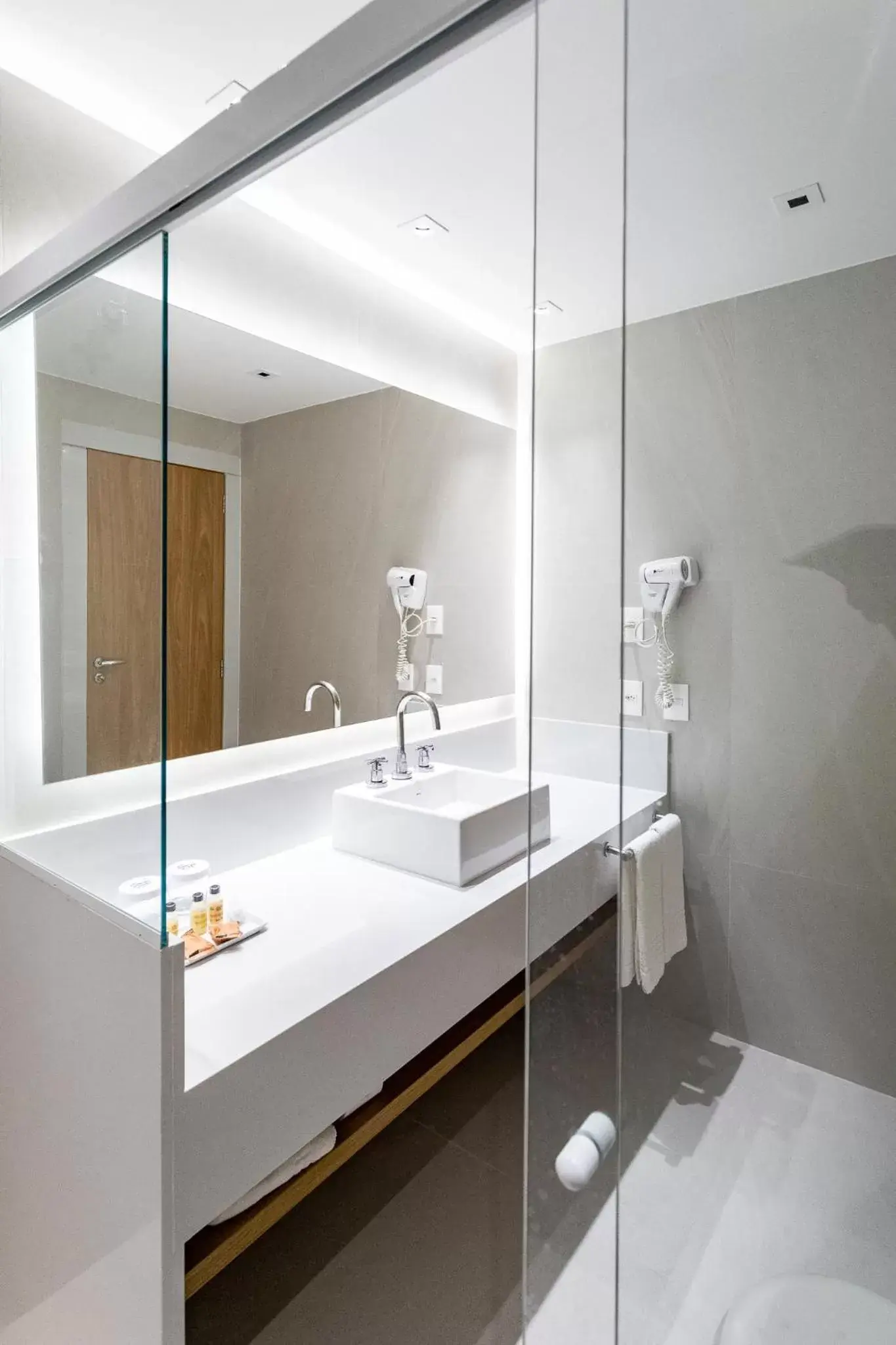 Shower, Bathroom in Mar Ipanema Hotel
