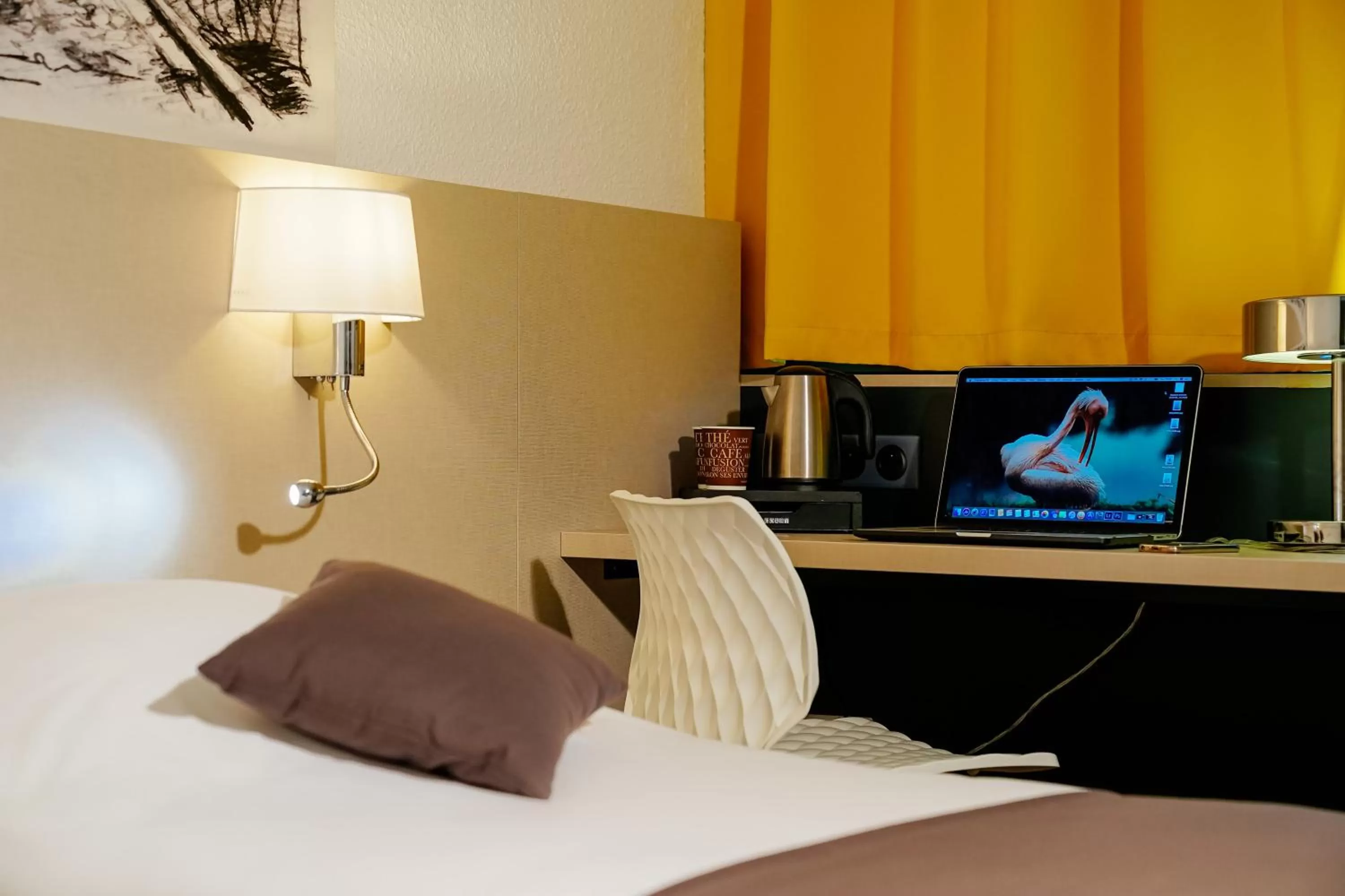 Seating area, Bed in Kyriad Lille - Roncq