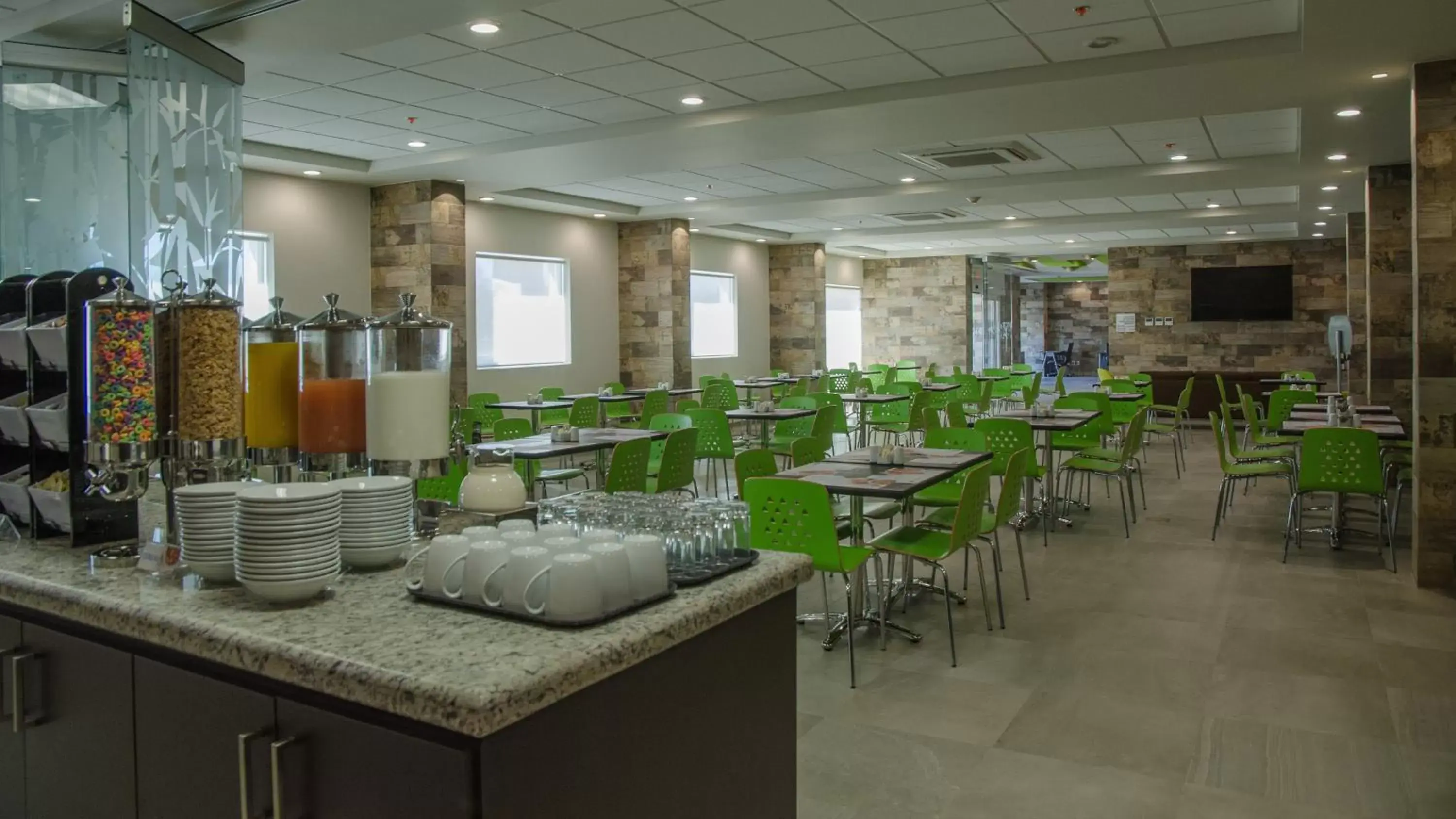 Breakfast, Restaurant/Places to Eat in Holiday Inn Express and Suites Celaya, an IHG Hotel