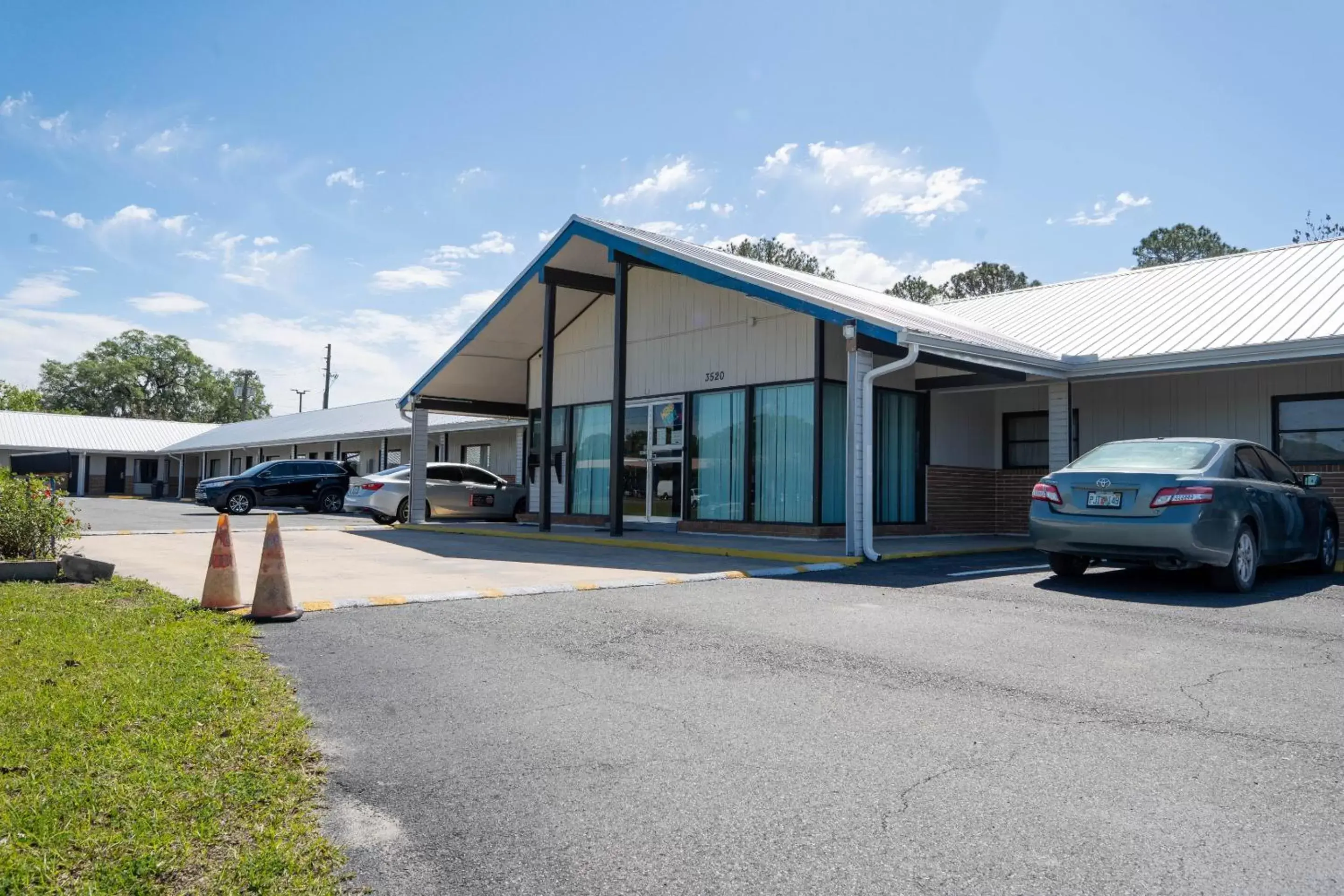 Facade/entrance, Property Building in OYO Hotel Ocala, FL I-75