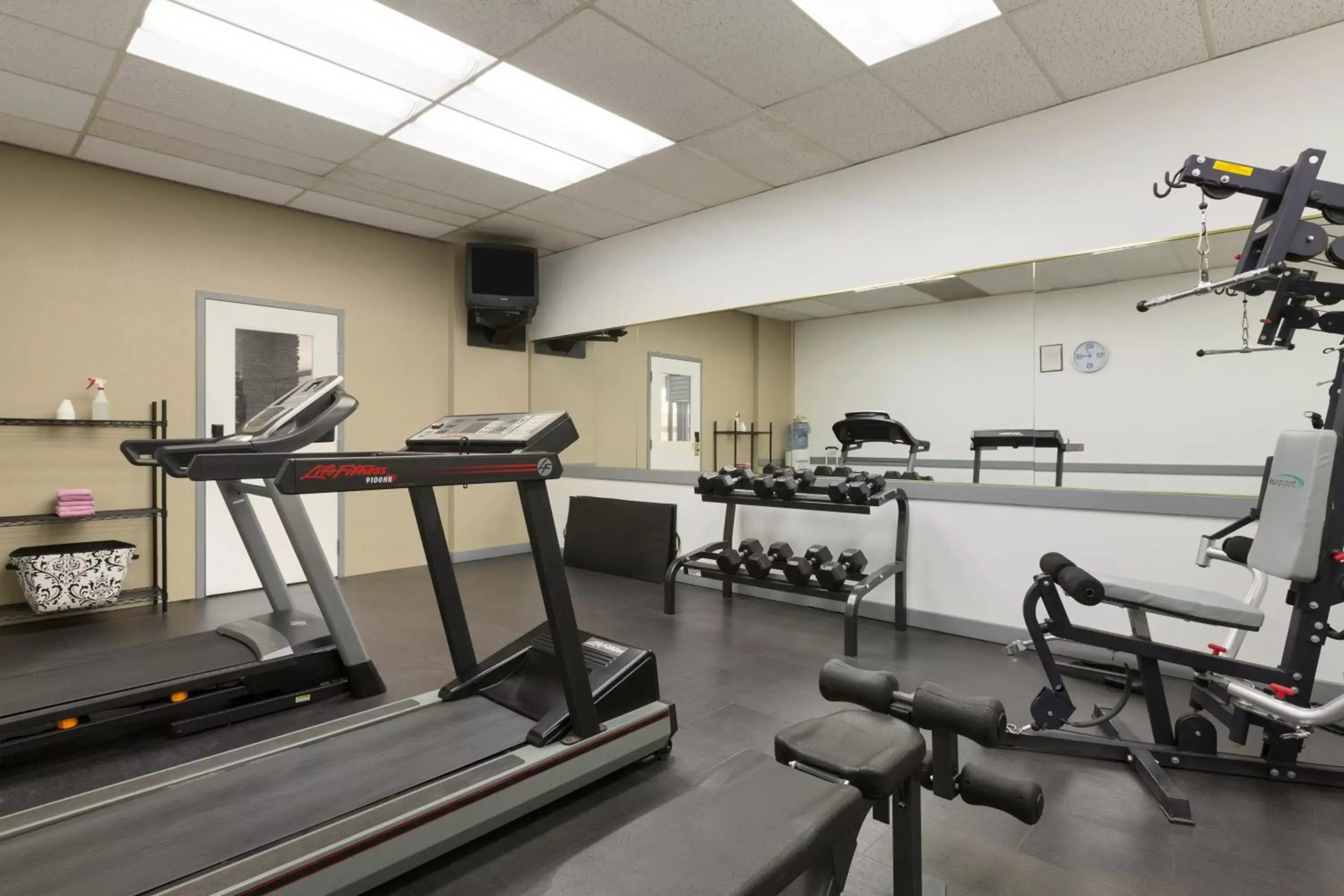 Fitness centre/facilities, Fitness Center/Facilities in Days Inn by Wyndham Calgary South