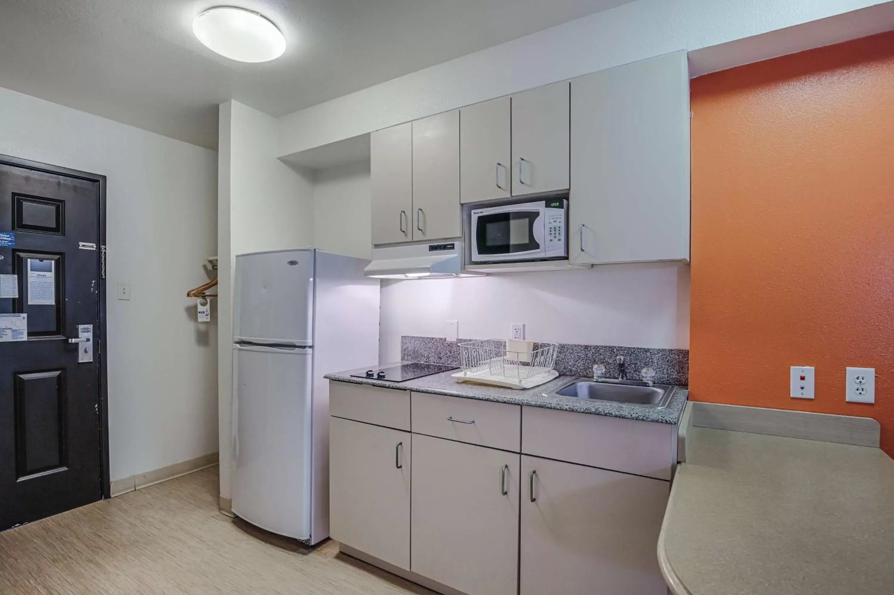 Kitchen or kitchenette, Kitchen/Kitchenette in Motel 6-Pasadena, TX