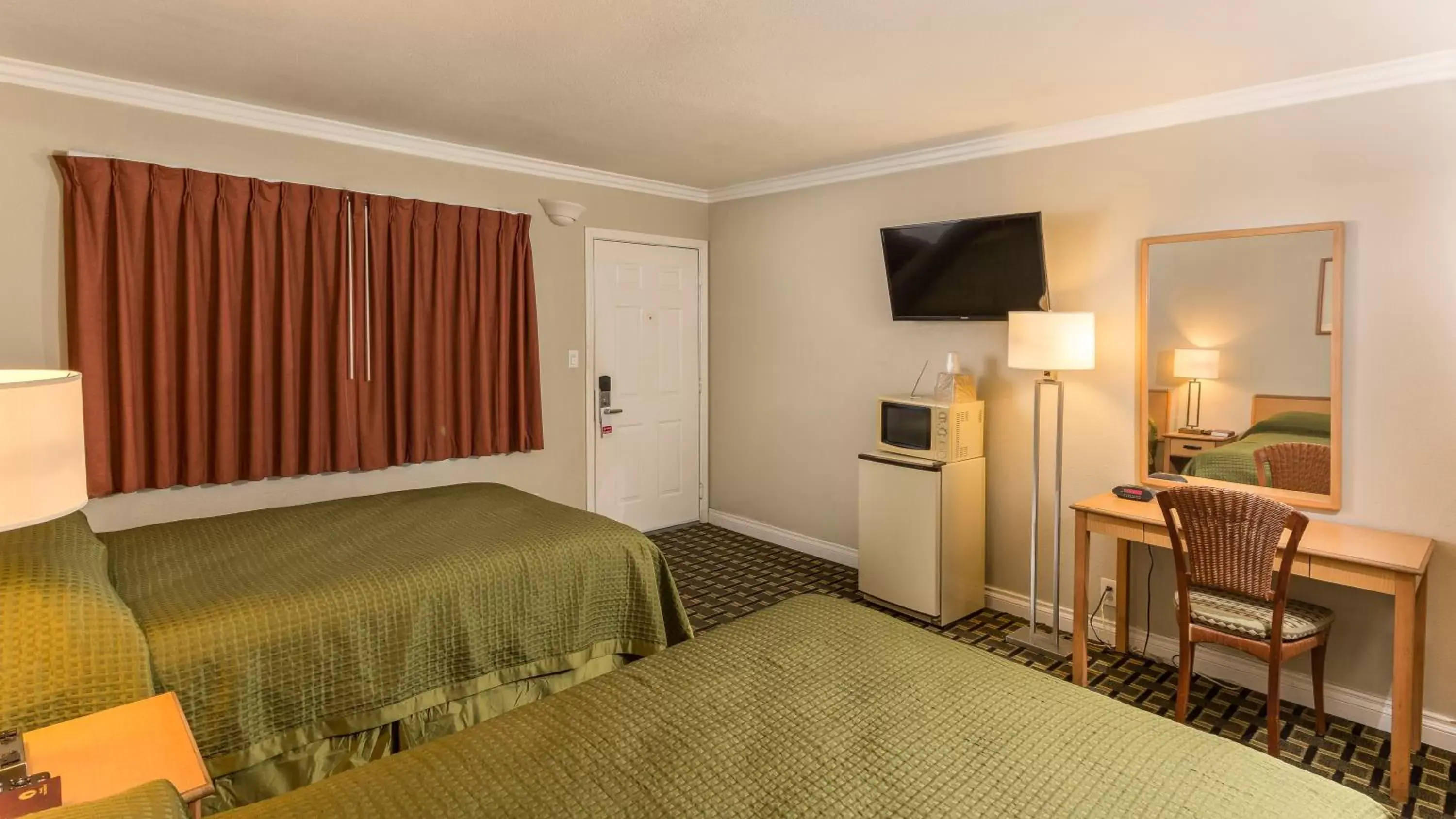 Bedroom, Bed in Harbor Motel