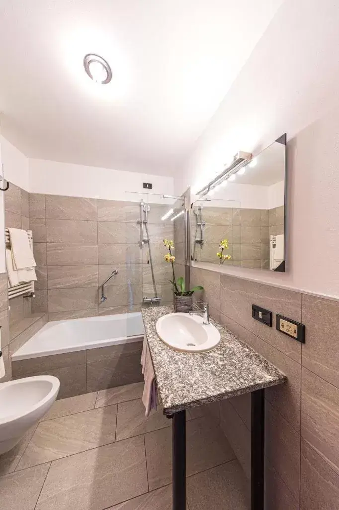 Triple Room in Intra Hotel Triple Room in Intra Hotel