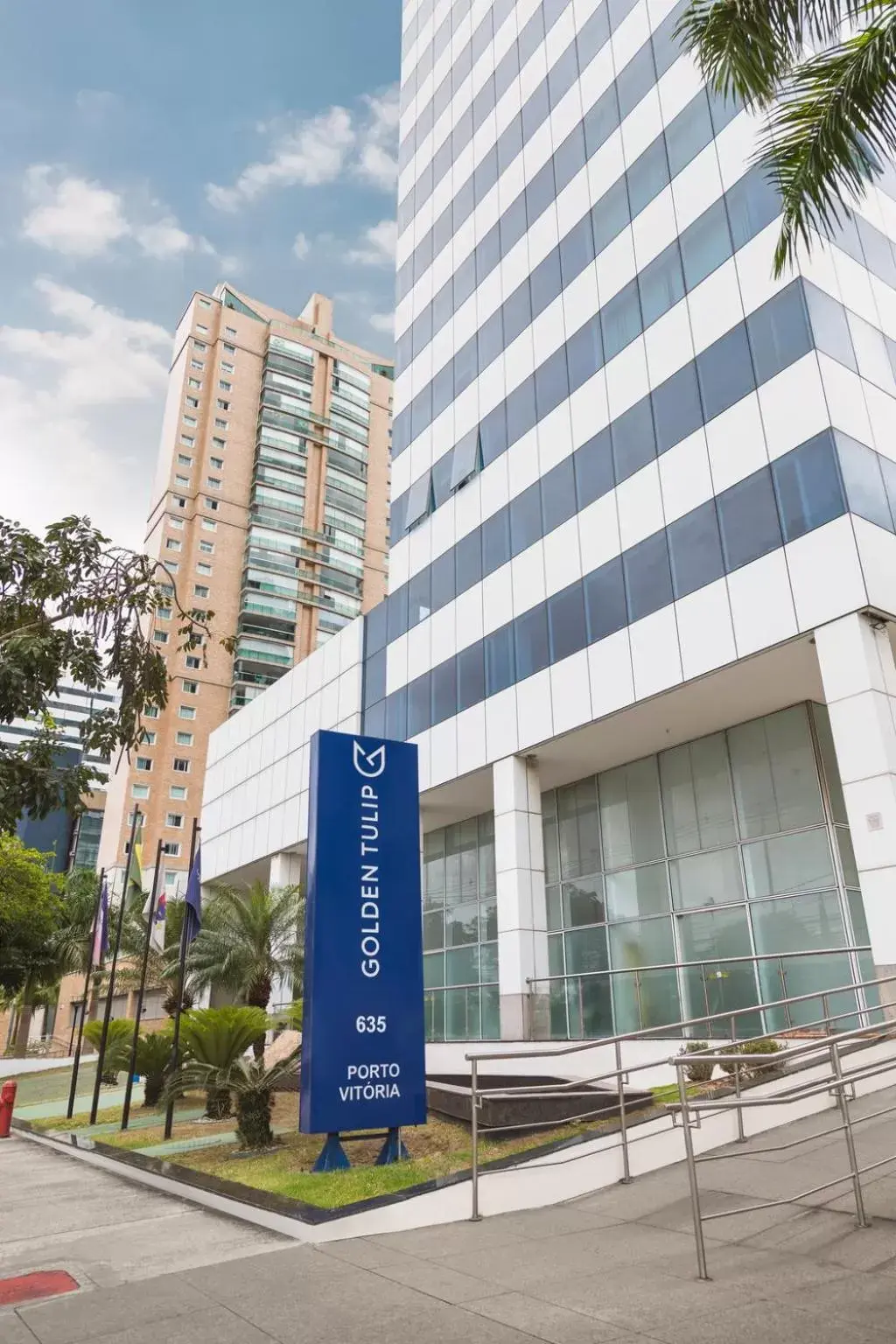 Facade/entrance, Property Building in Golden Tulip Porto Vitória