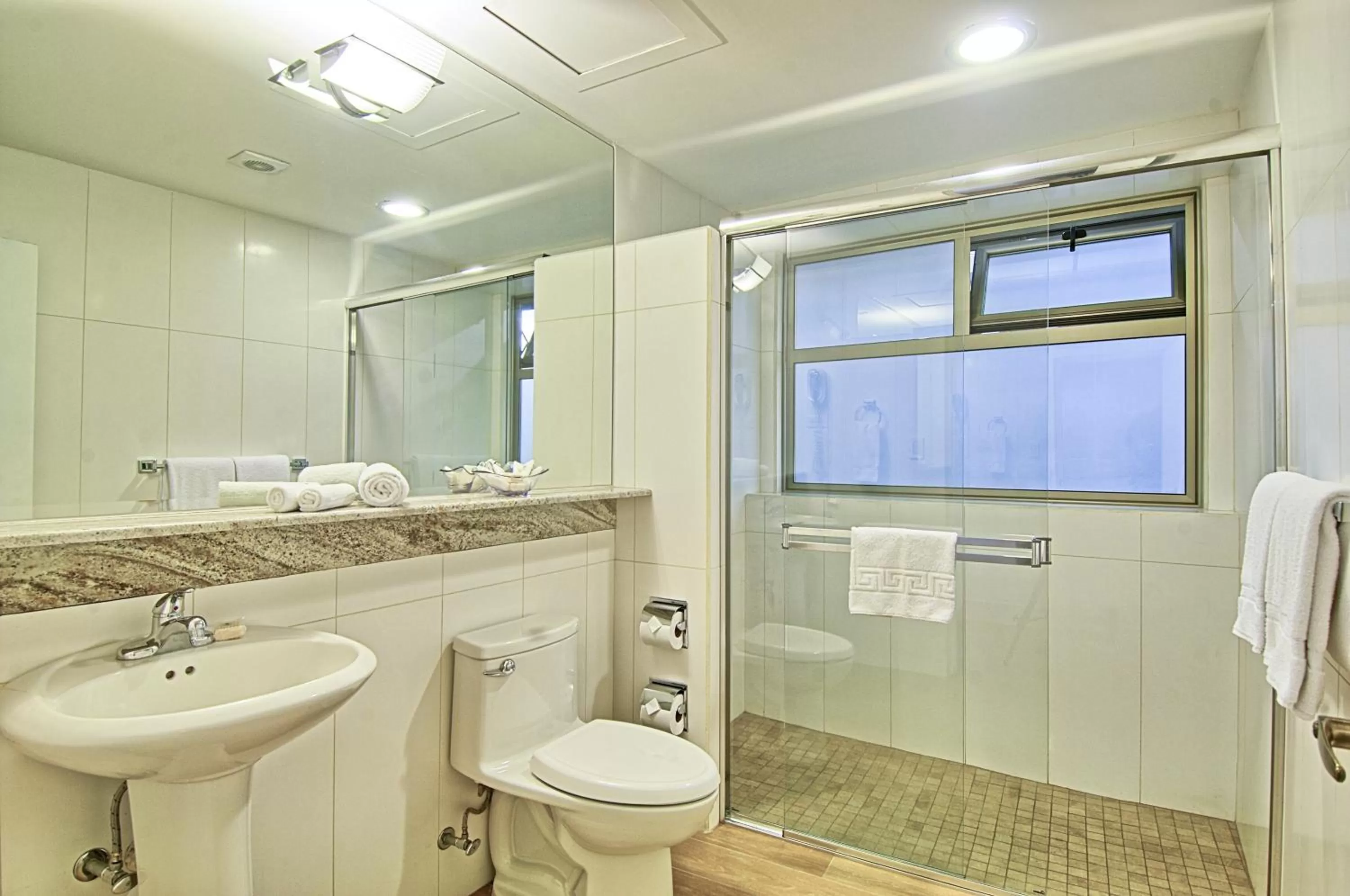 Shower in Balmoral Hotel San José CR, Historic District