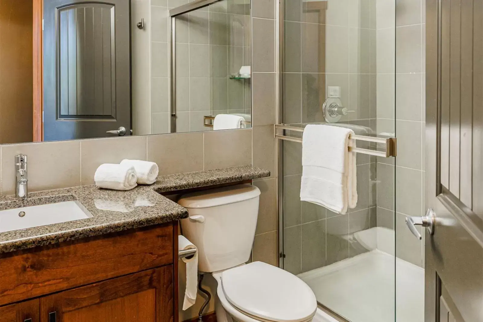 Shower, Bathroom in Stoneridge Mountain Resort
