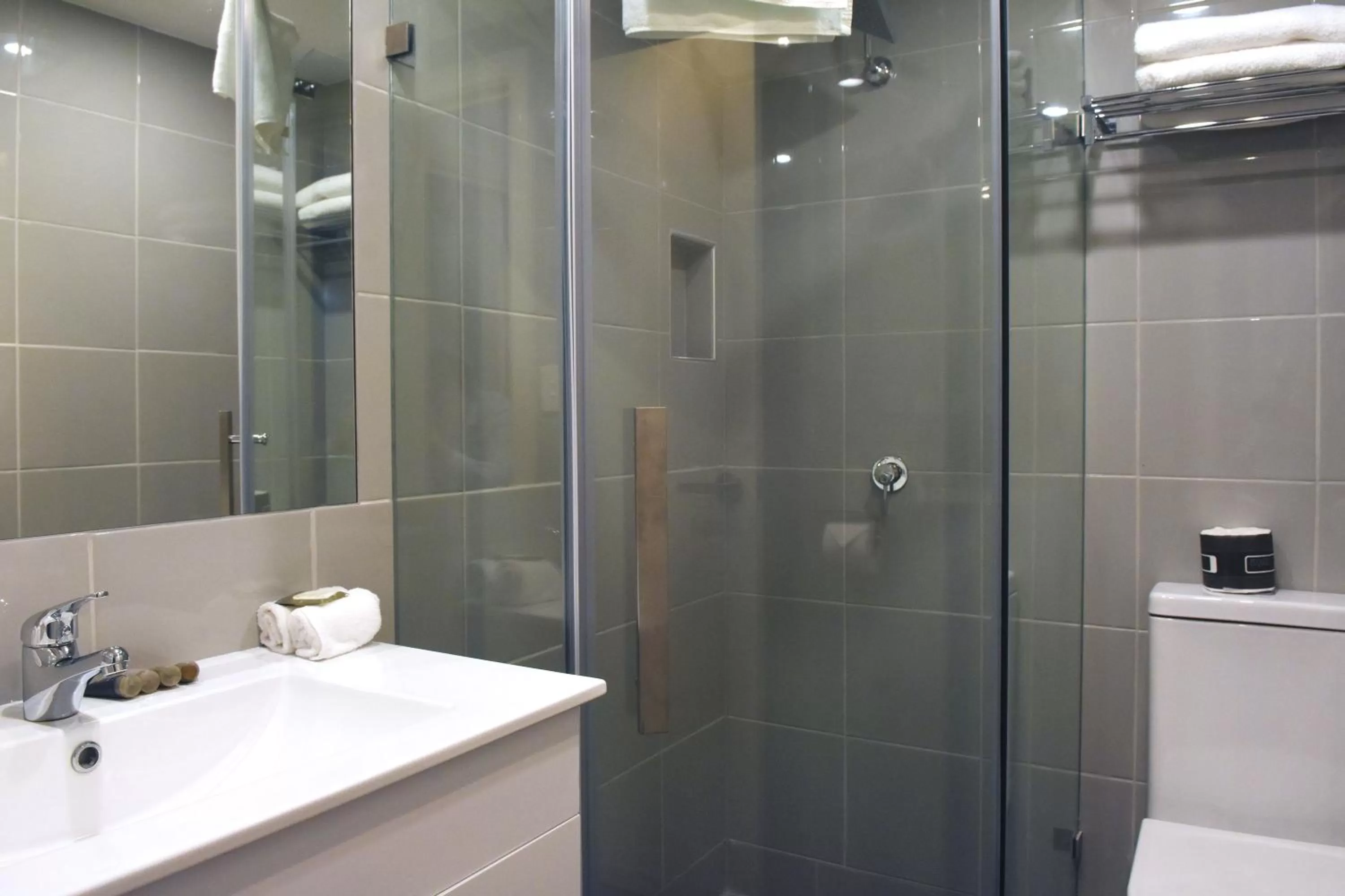 Shower in Best Western Plus Buckingham International