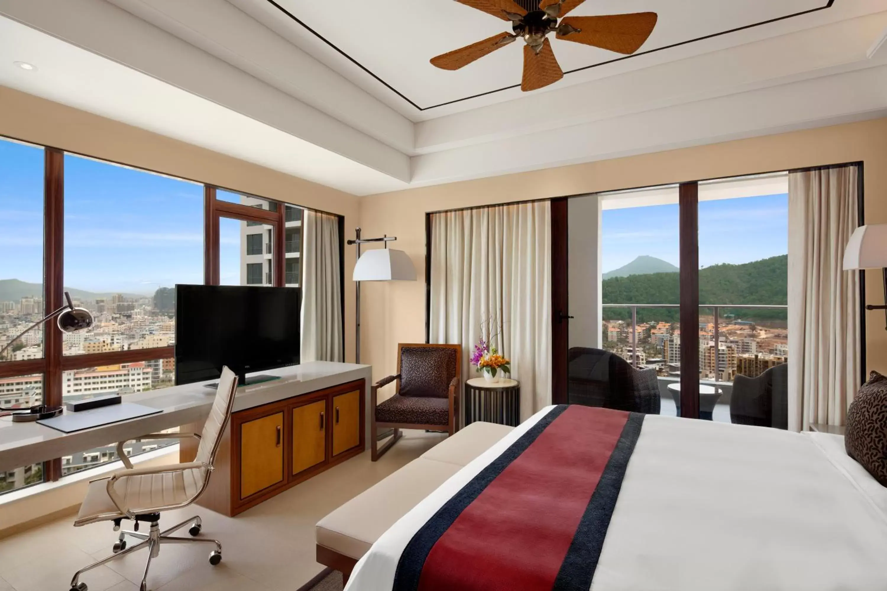 Photo of the whole room, Mountain View in Crowne Plaza Sanya City Center, an IHG Hotel