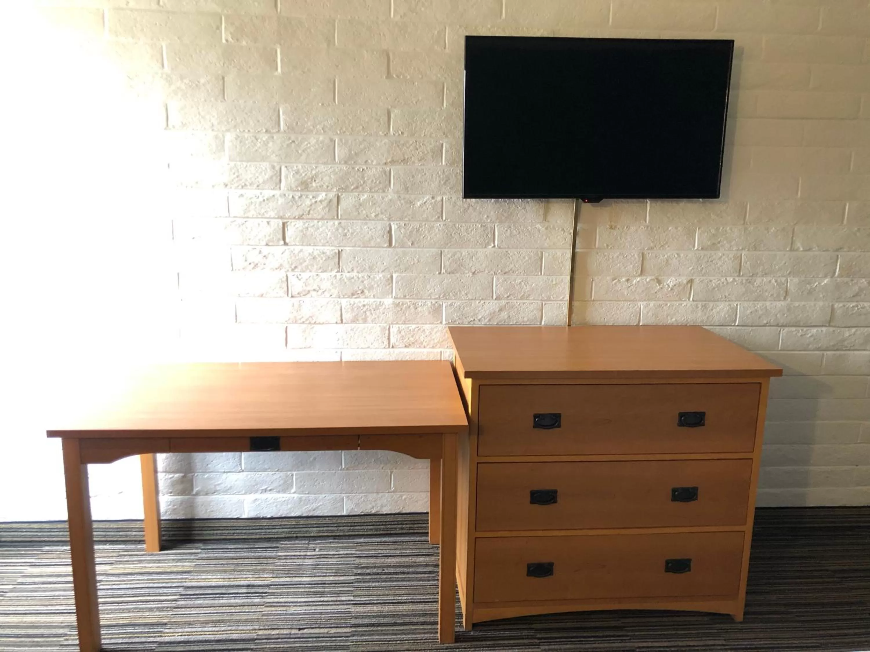 TV/Entertainment Center in Knights Inn Dayton by Miller Lane