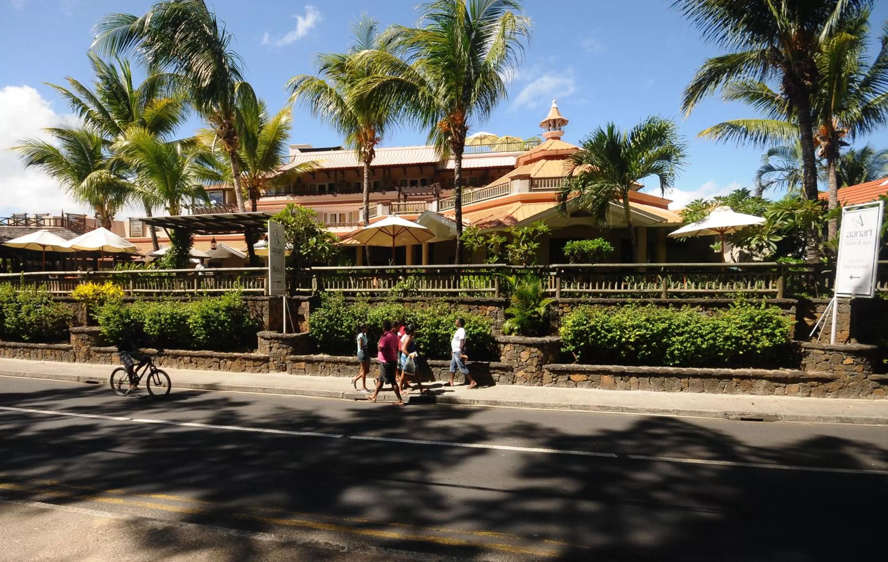 Restaurant/places to eat in Aanari Hotel & Spa- Mauritius