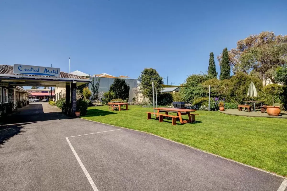 Garden, Property Building in Central Motel Port Fairy