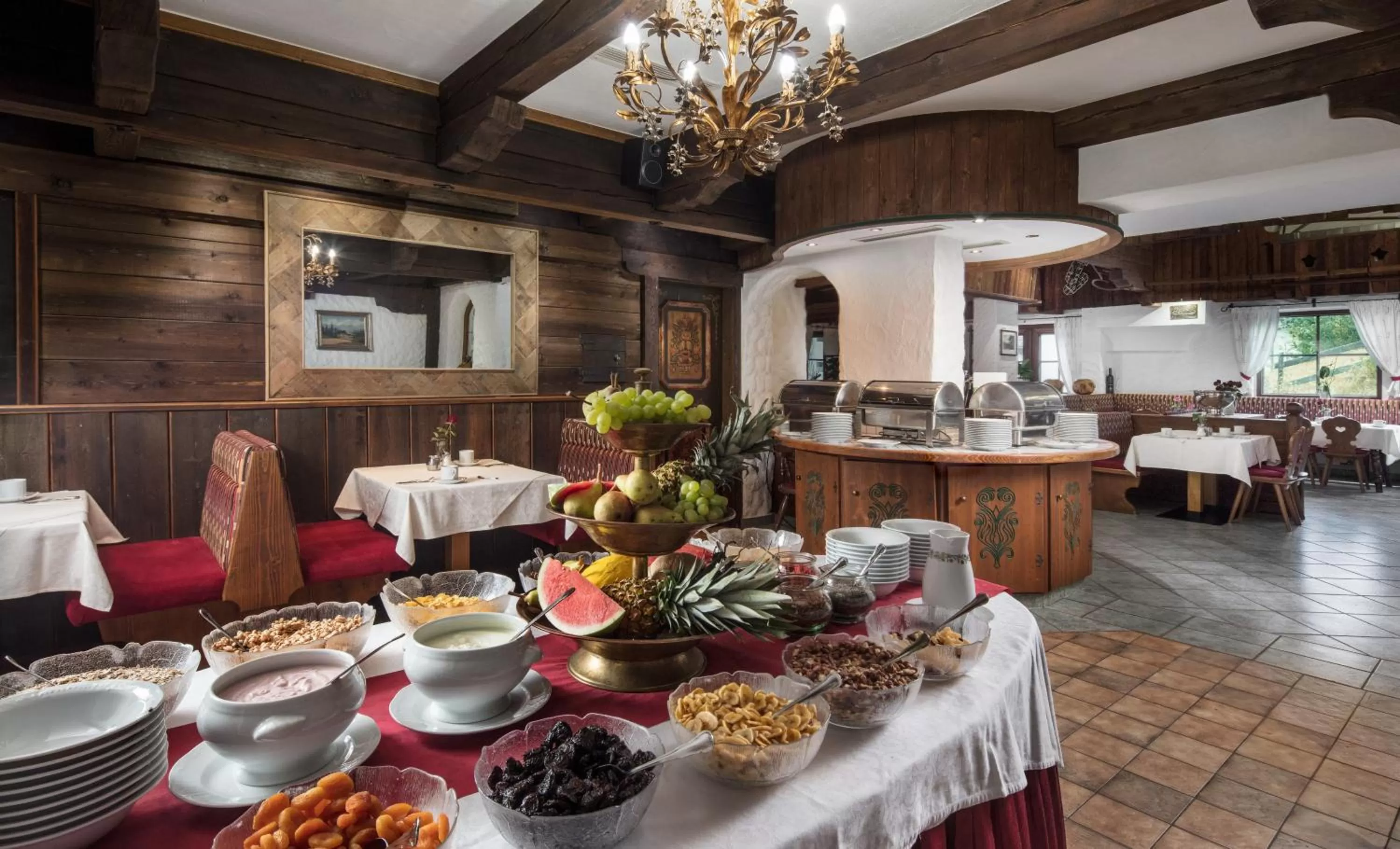 Restaurant/places to eat in Hotel Höhlenstein