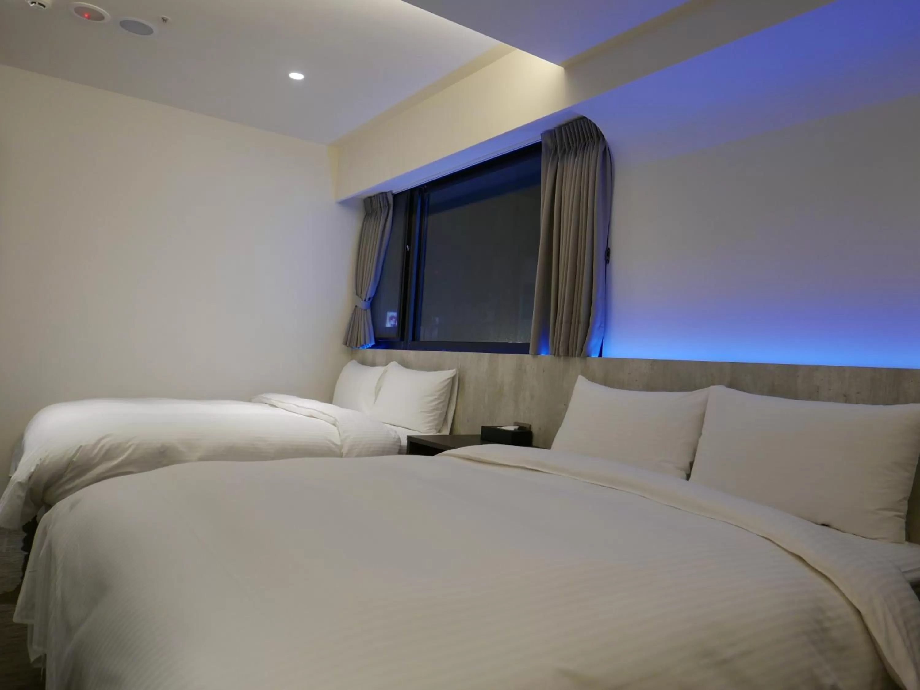 Photo of the whole room, Bed in 泊居旅店二館 Oursinn Hotel 2