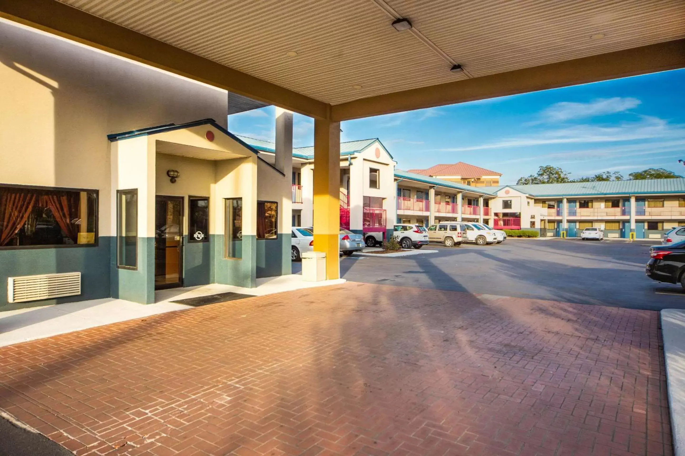 Property building in EconoLodge Laurel