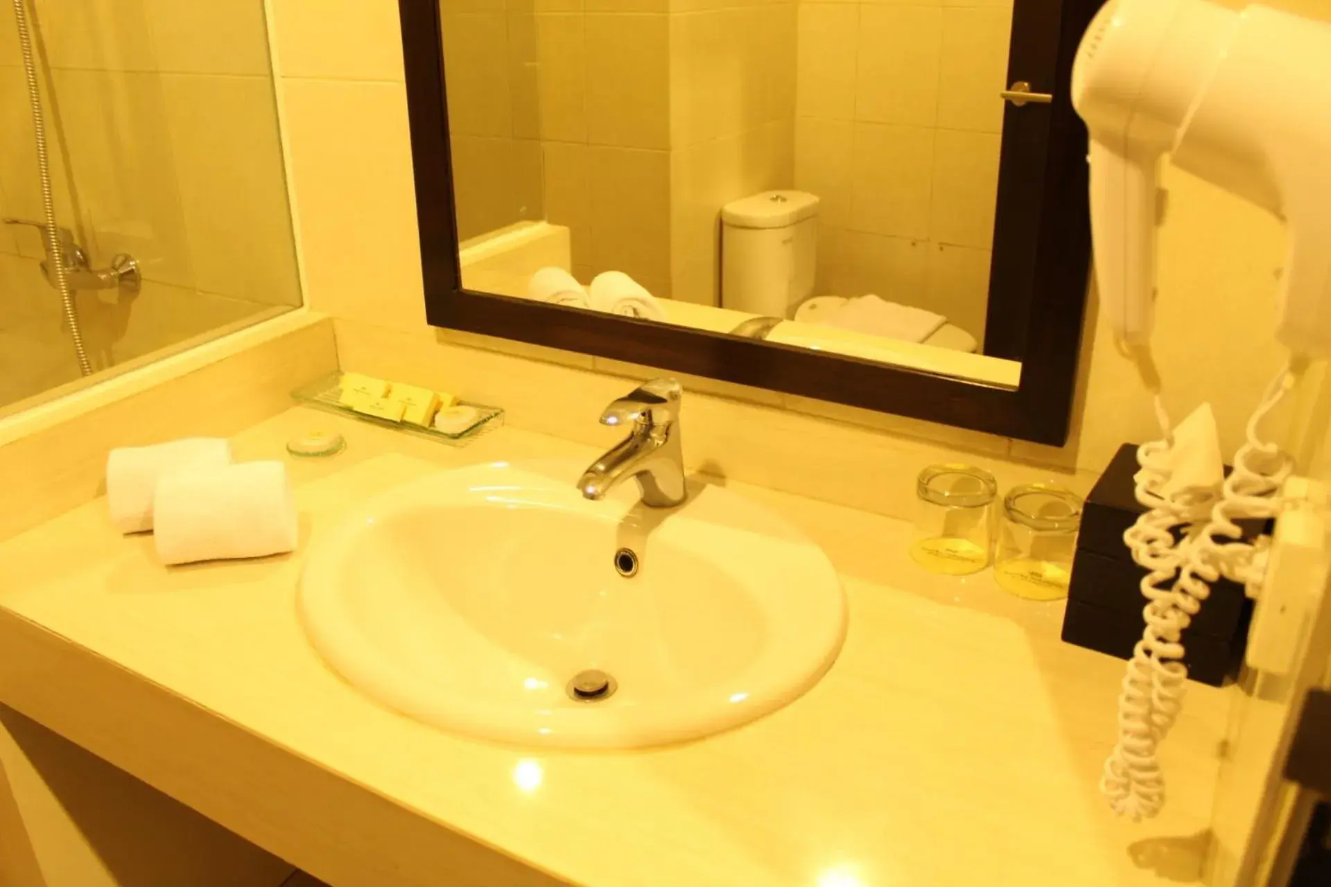 Bathroom in Hotel Santika Bengkulu