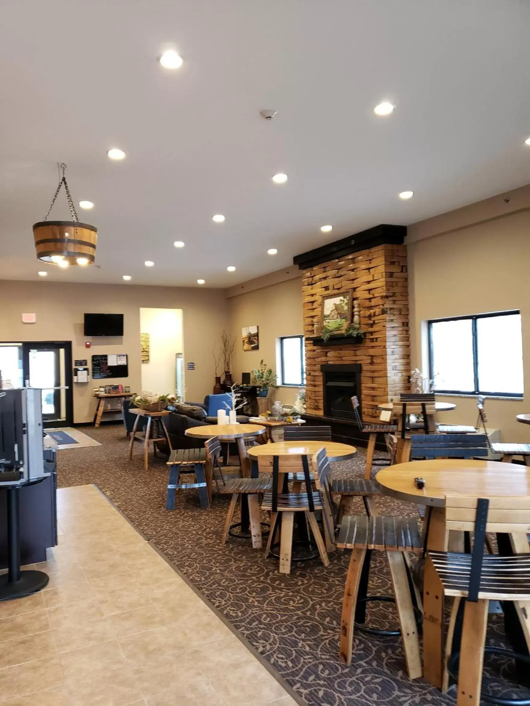 Breakfast, Restaurant/Places to Eat in Cobblestone Inn & Suites - Manning