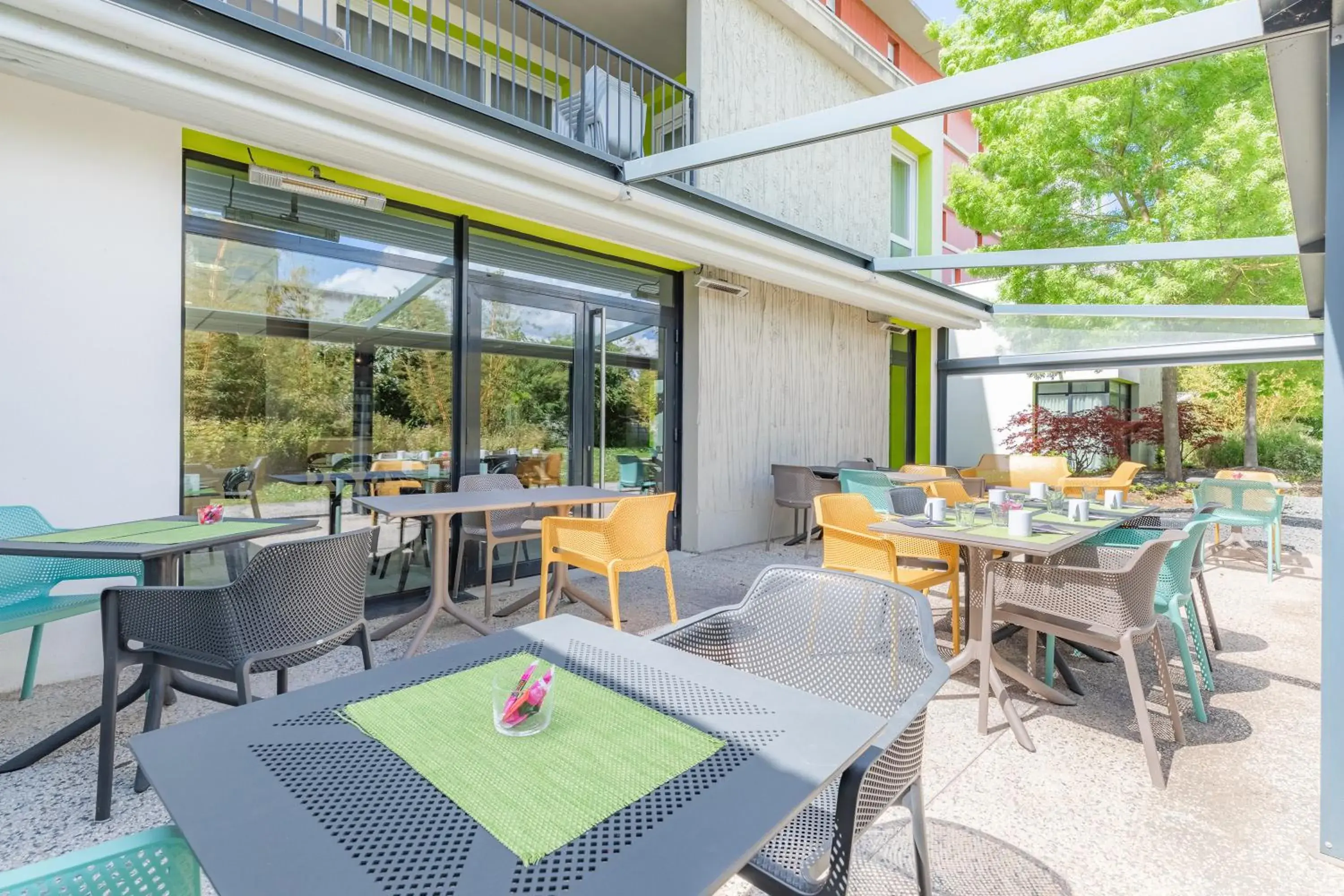 Patio, Restaurant/Places to Eat in Appart City Confort Tours