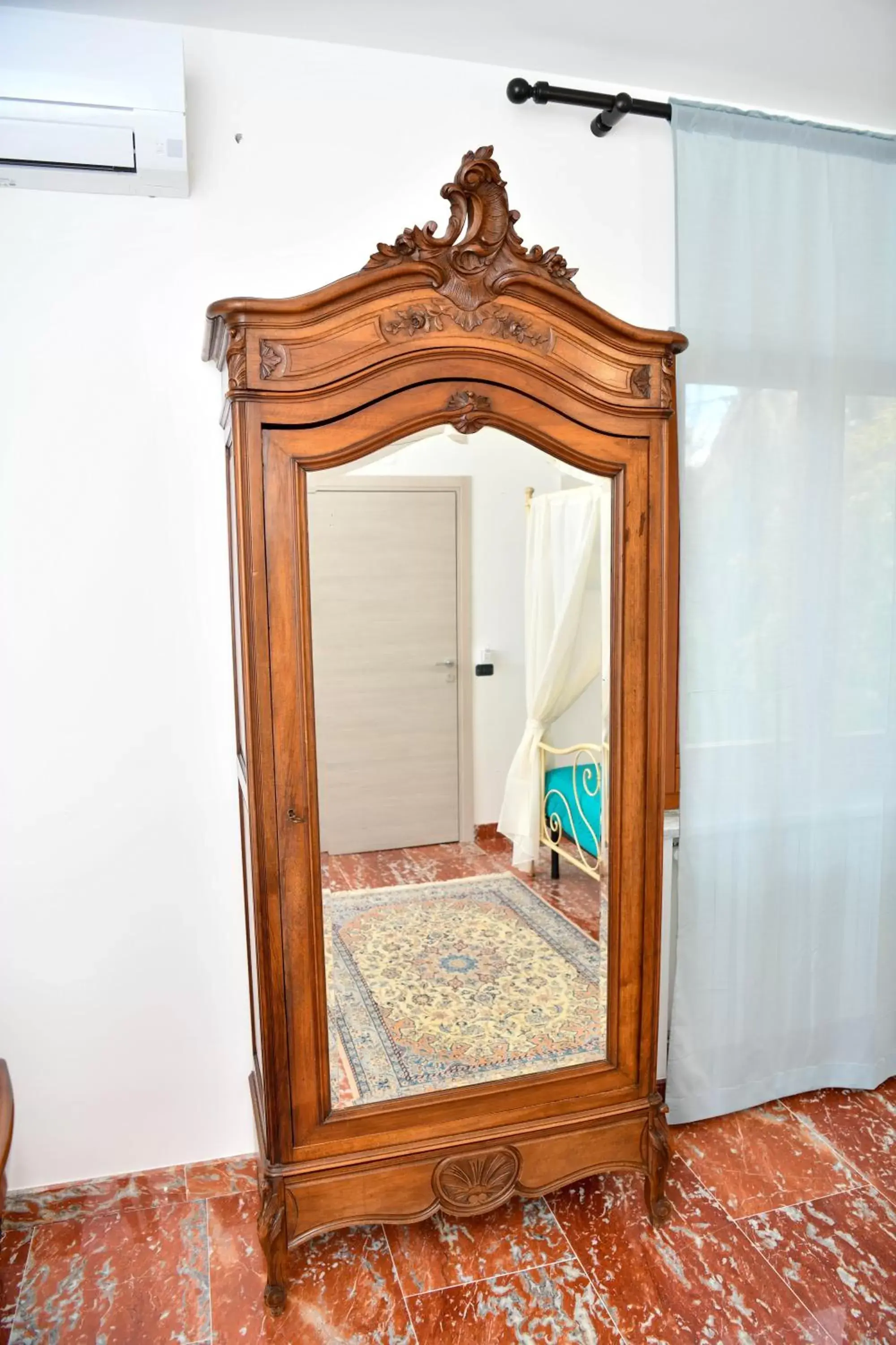 Decorative detail, Bed in Il Piccolo Hotel