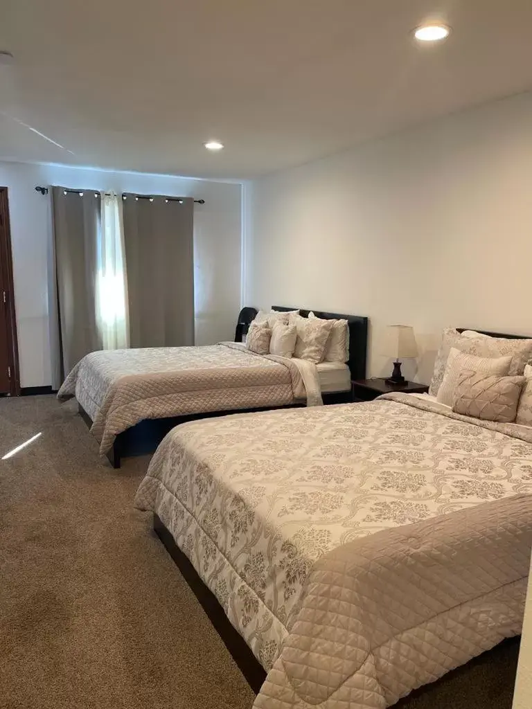 Superior Queen Room in CASTLE ROCK