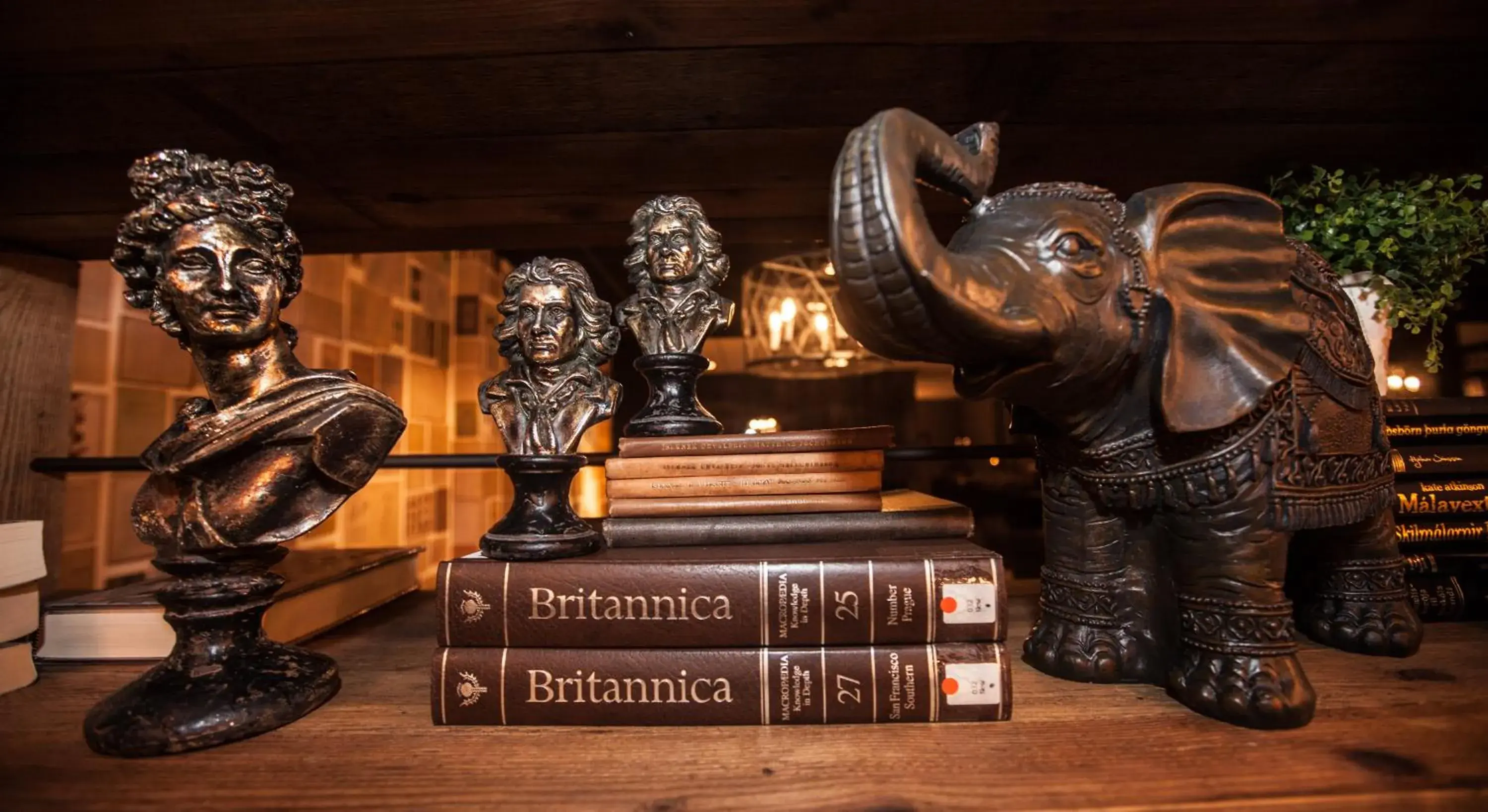 Restaurant/places to eat in Park Inn by Radisson Reykjavik Keflavík Airport Restaurant/places to eat in Park Inn by Radisson Reykjavik Keflavík Airport