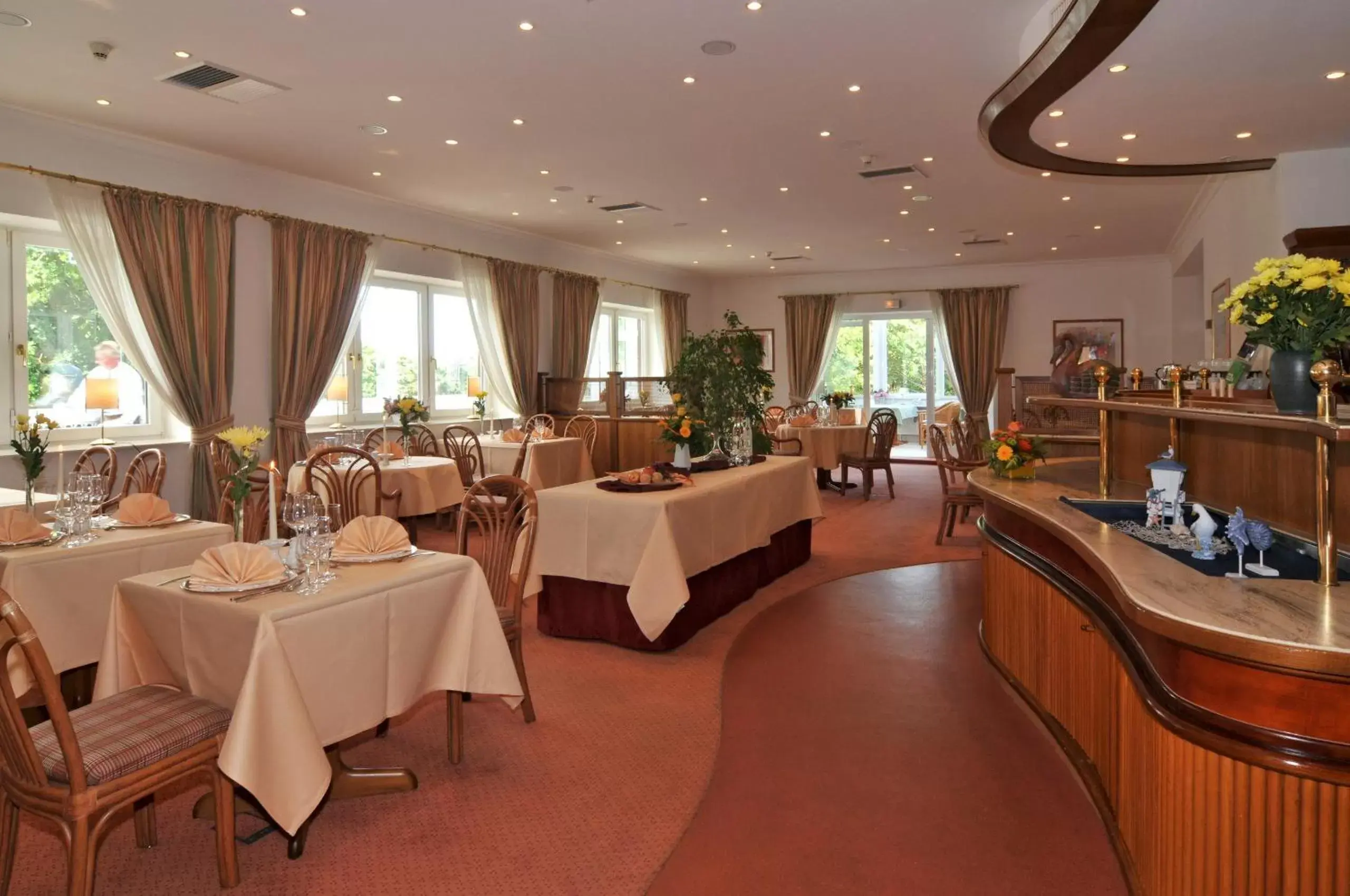 Restaurant/Places to Eat in Parkhotel Am Glienberg by UNO