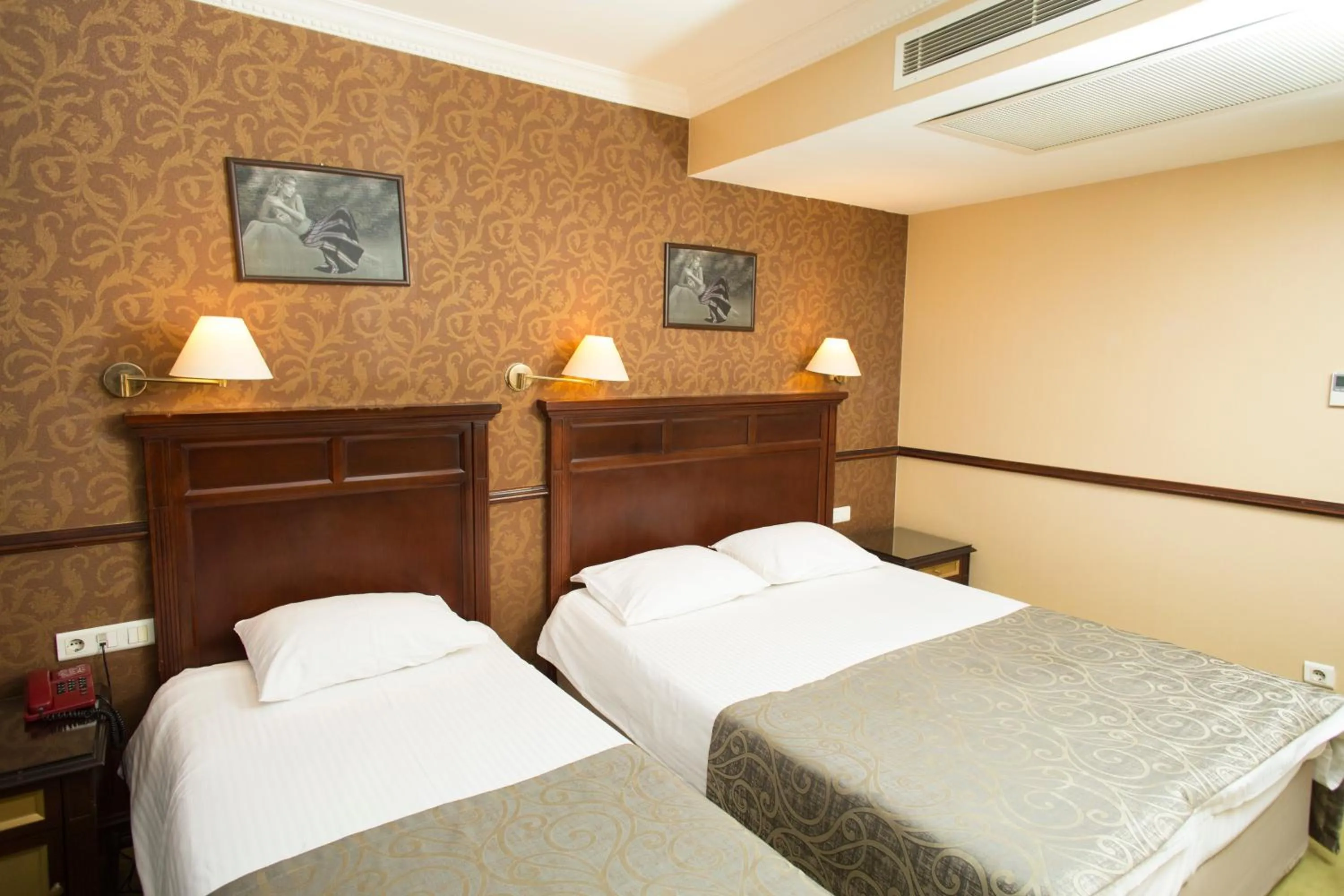 Bed in Topkapi Inter Istanbul Hotel