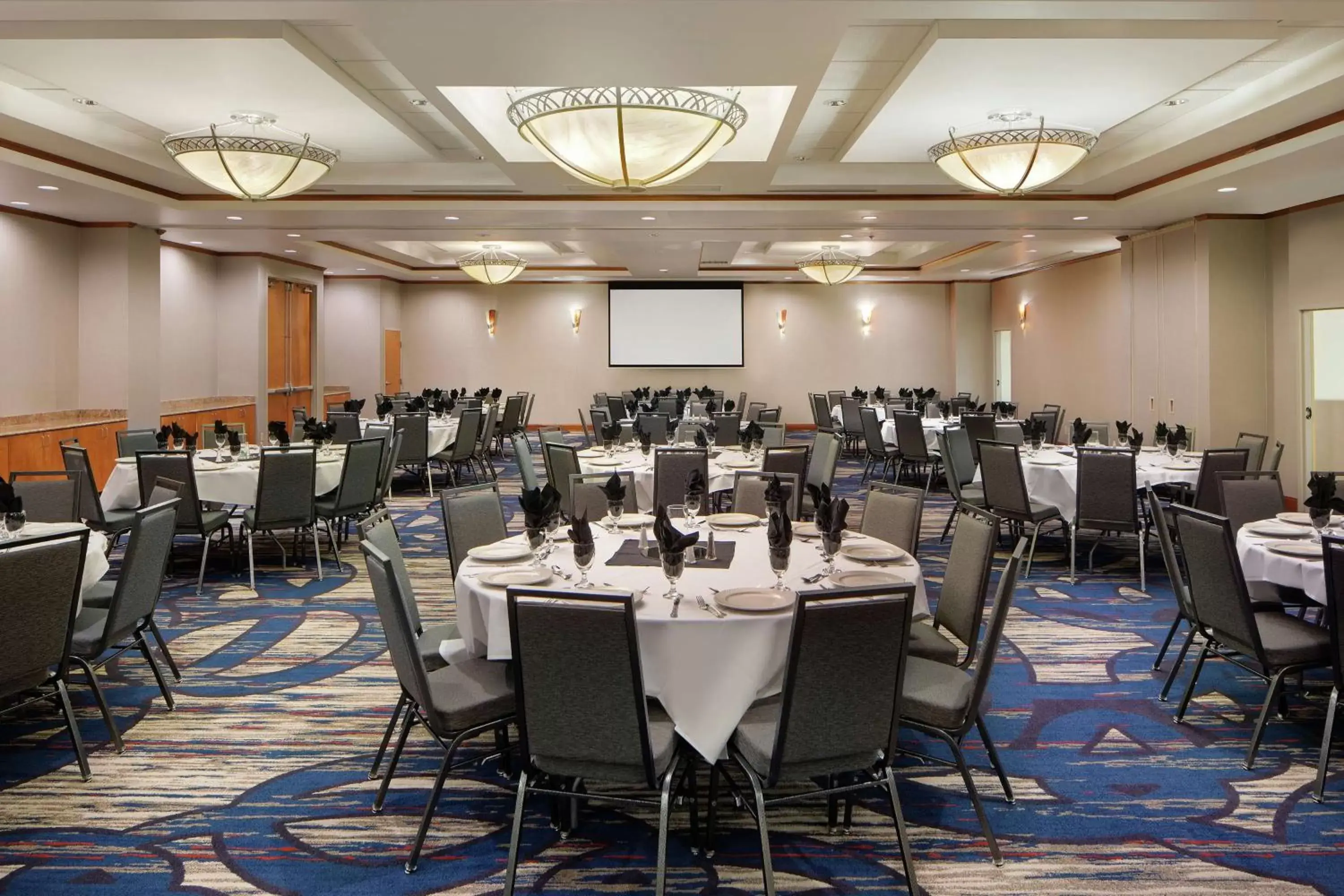 Meeting/conference room, Restaurant/Places to Eat in DoubleTree Richmond Airport