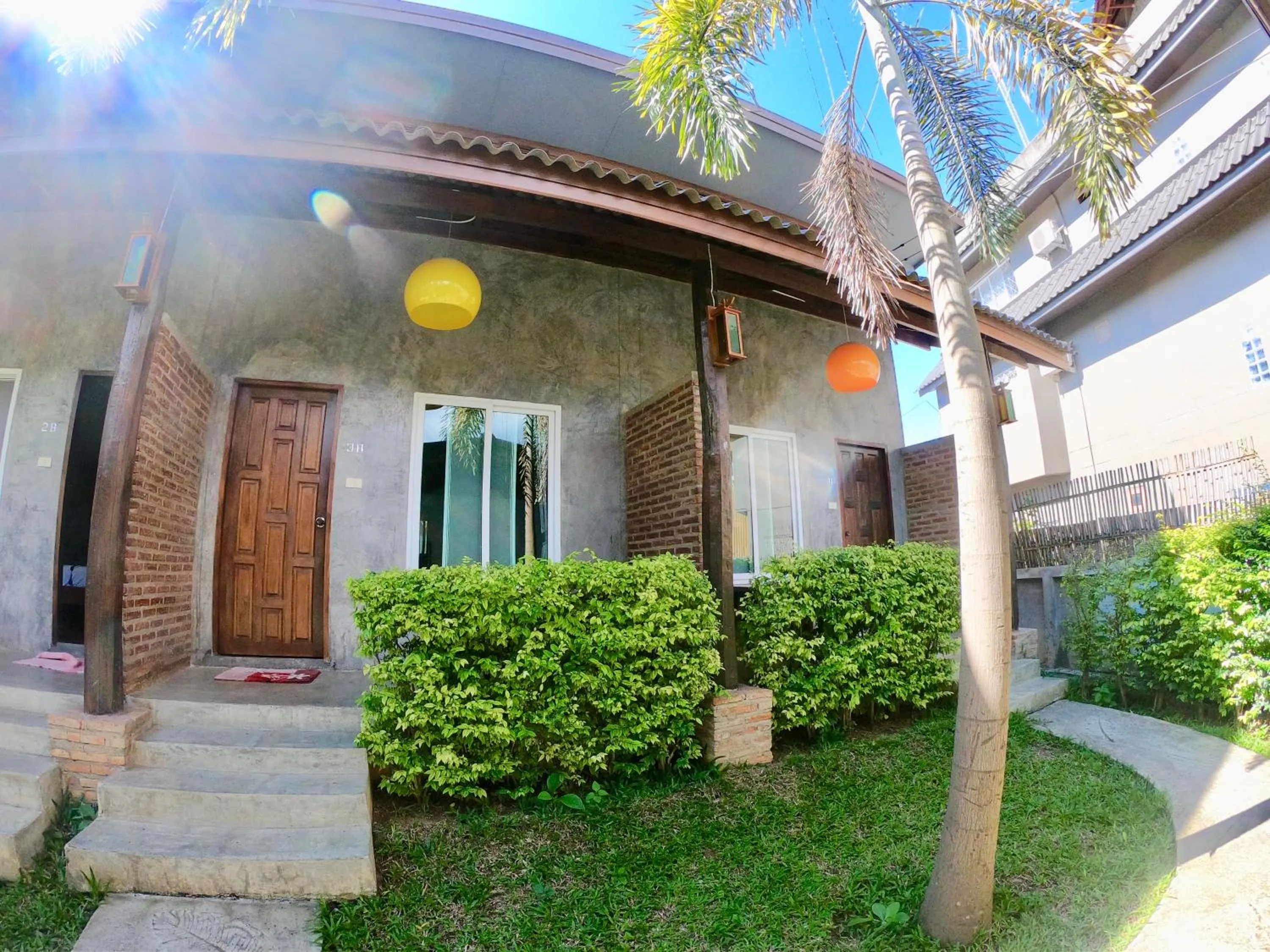 Staff in Home Inn Pai Garden