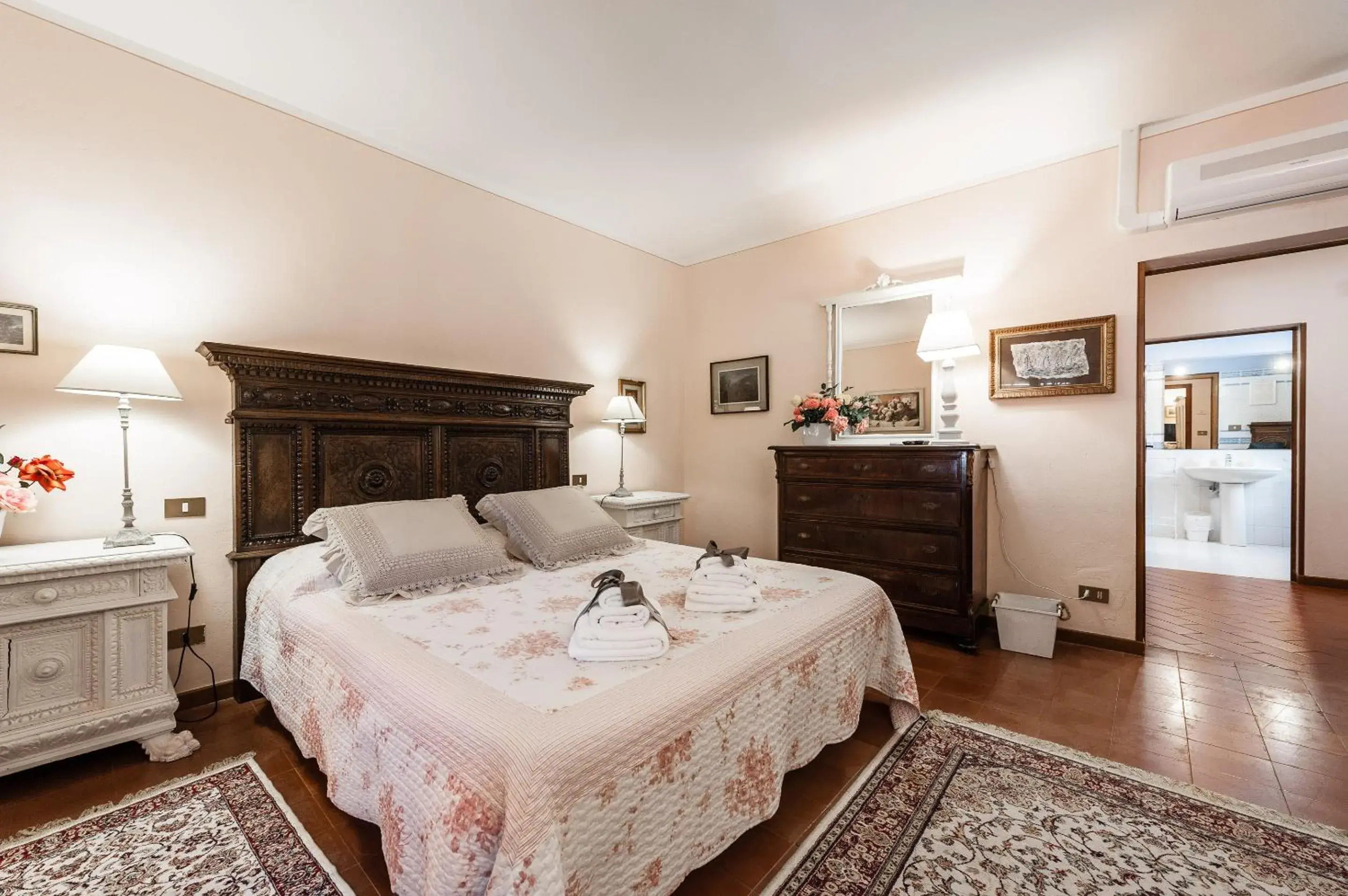 Bedroom, Bed in Giardino della Pieve Relais