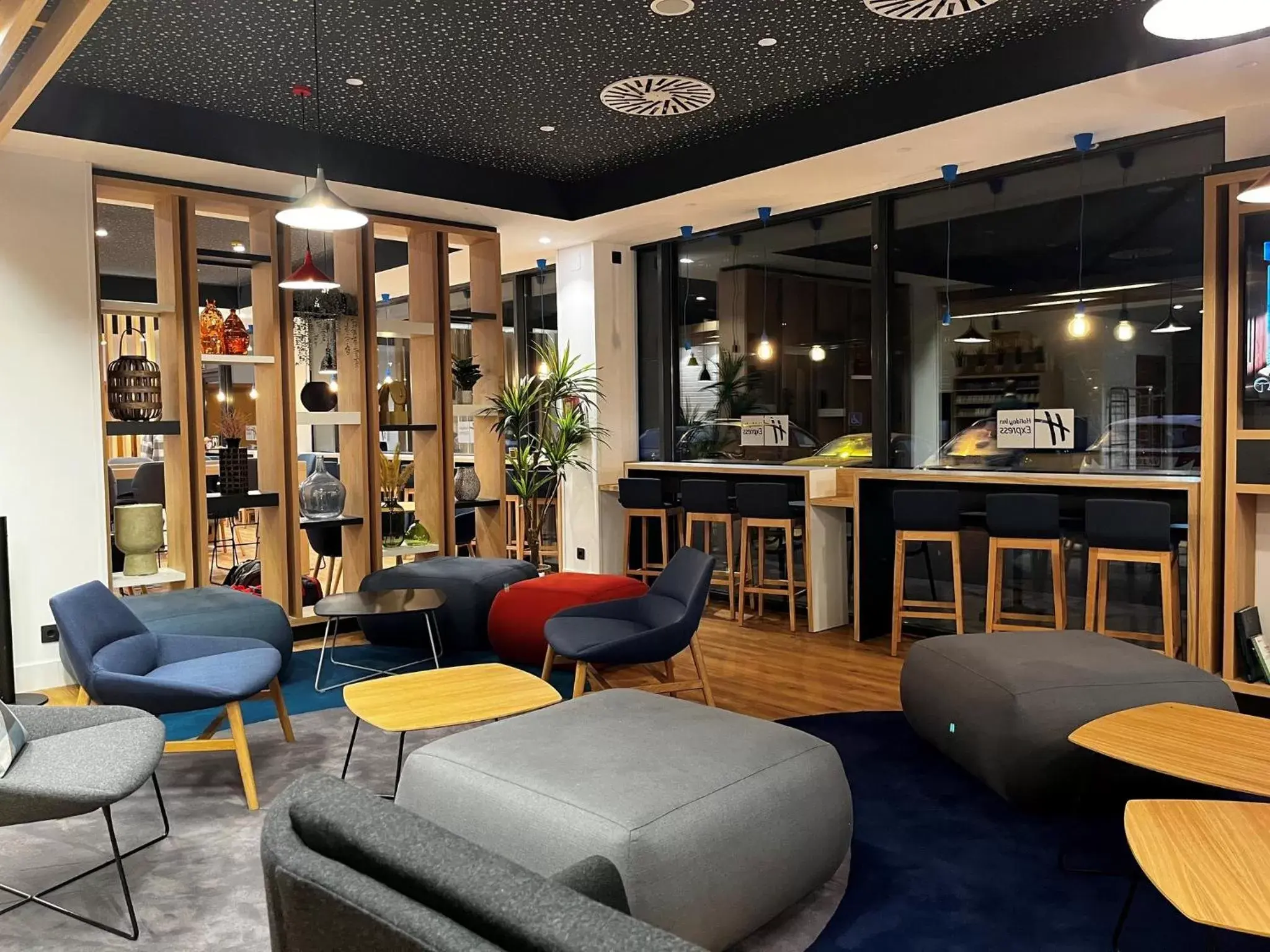 Property building, Lounge/Bar in Holiday Inn Express Bilbao Airport, an IHG Hotel