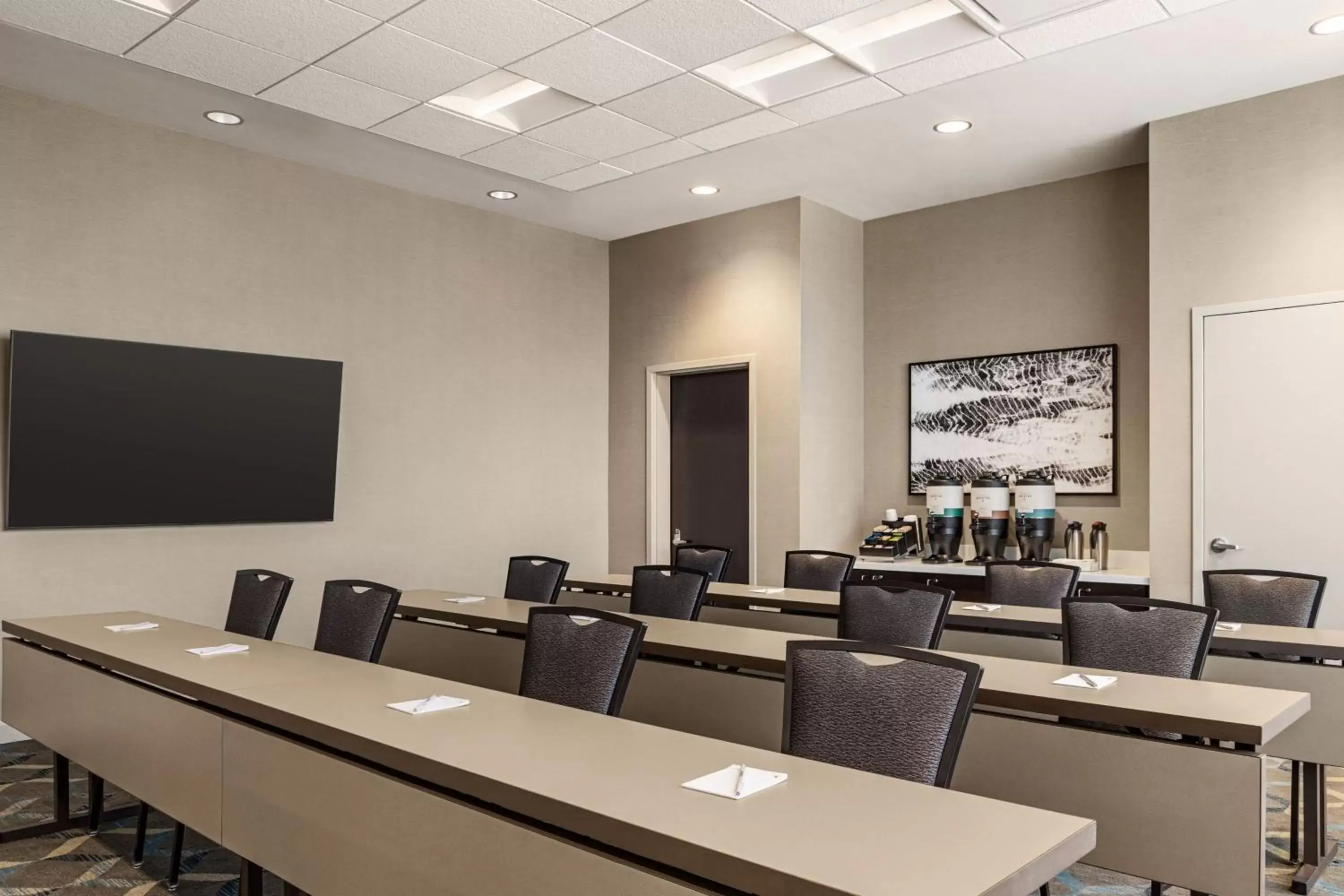 Meeting/conference room in Residence Inn by Marriott New York JFK Airport