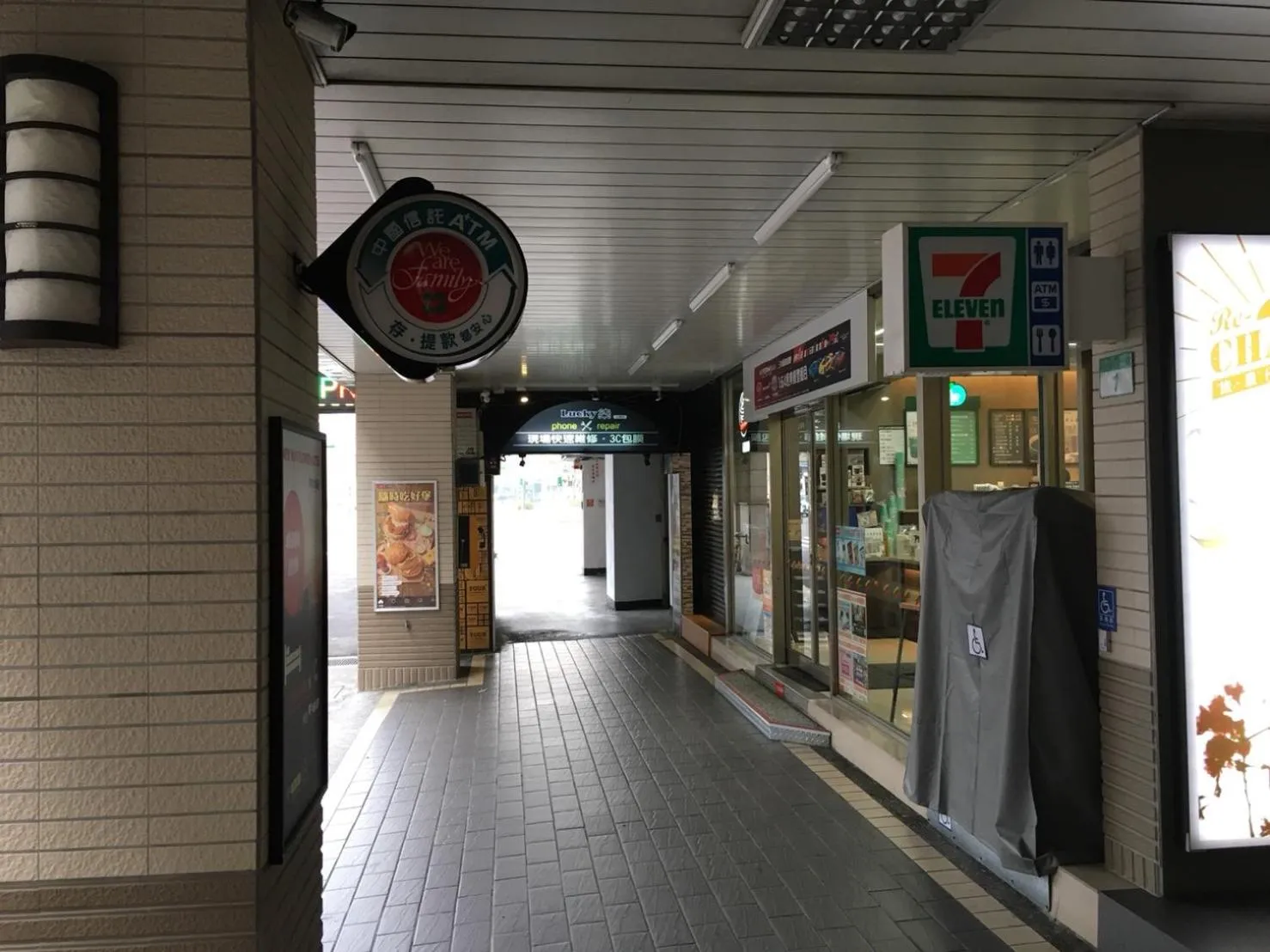 Facade/entrance in O2 Hotel Taipei Main Station