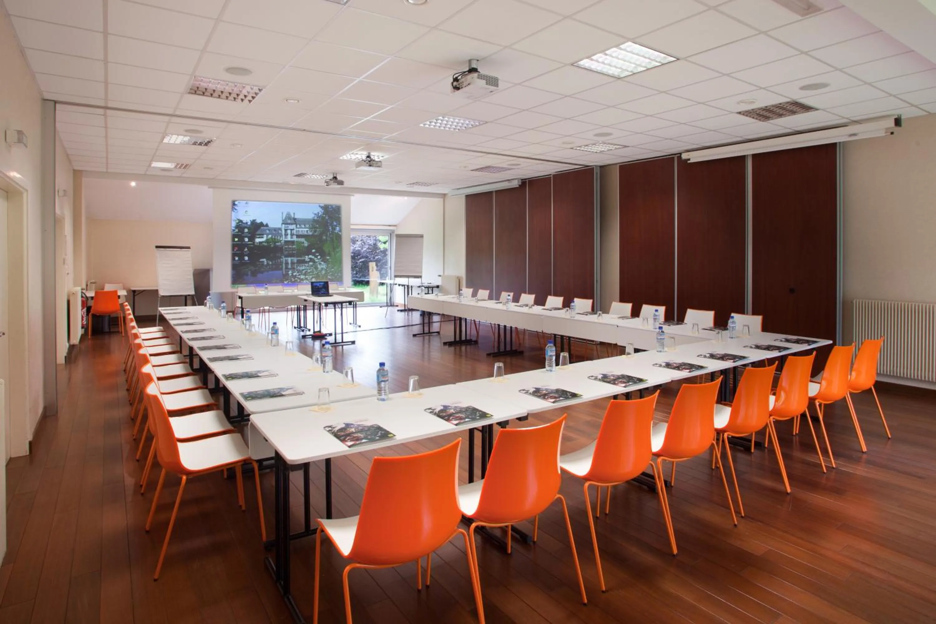 Business facilities in Hôtel Restaurant Ar Milin-Logis hôtels