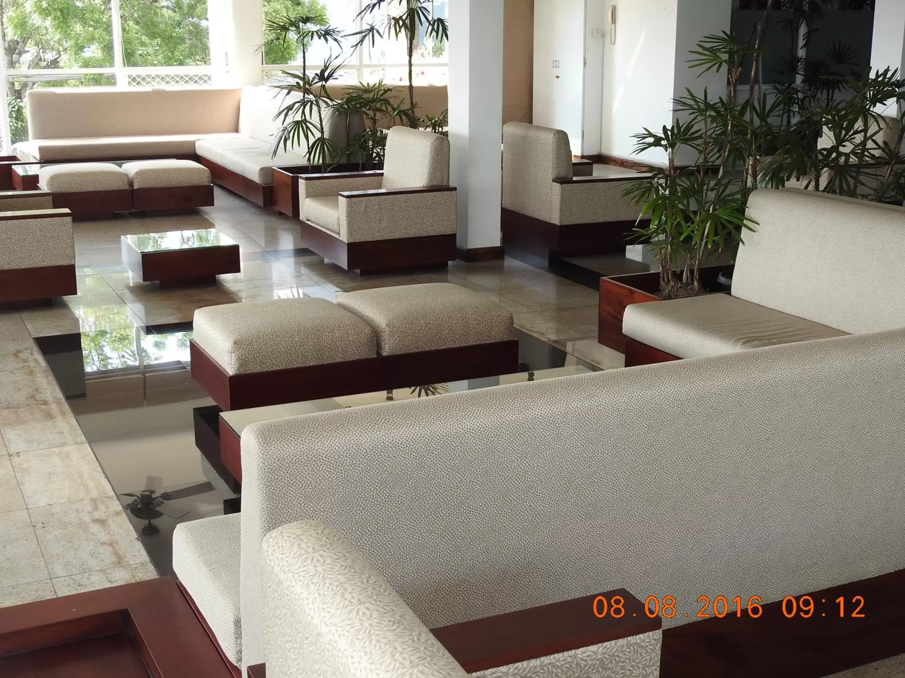 Lobby or reception, Lounge/Bar in Hotel Topaz