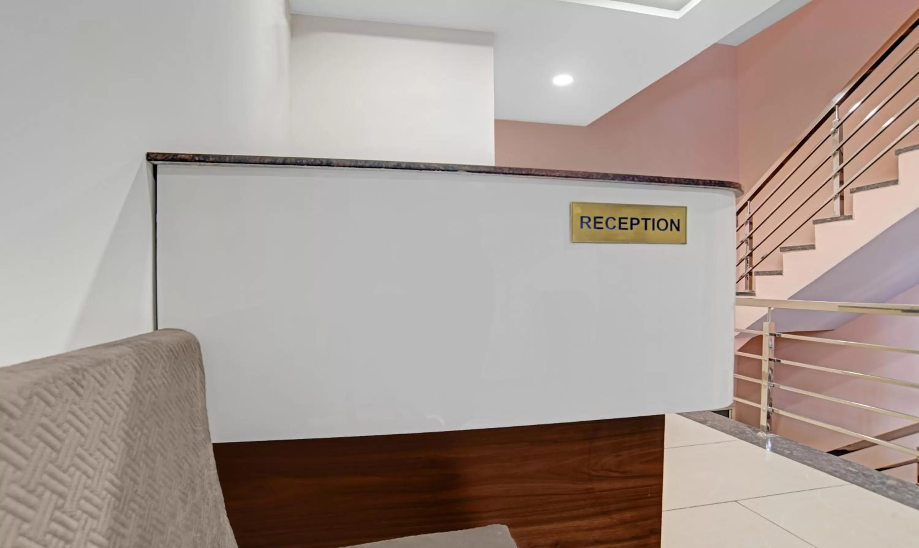 Lobby or reception in Treebo Nirvana Elite