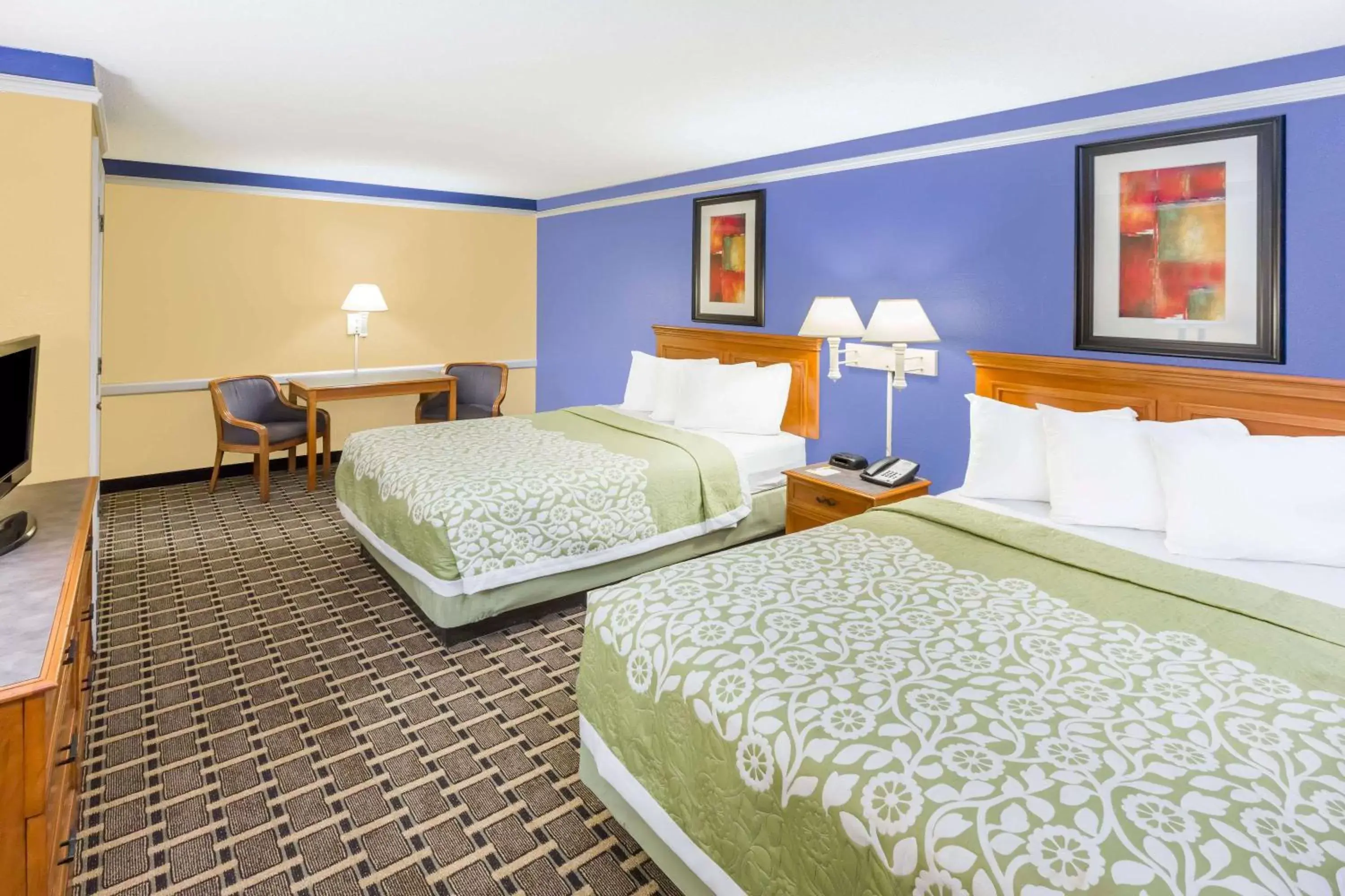 Photo of the whole room, Bed in Days Inn by Wyndham Little Rock/Medical Center