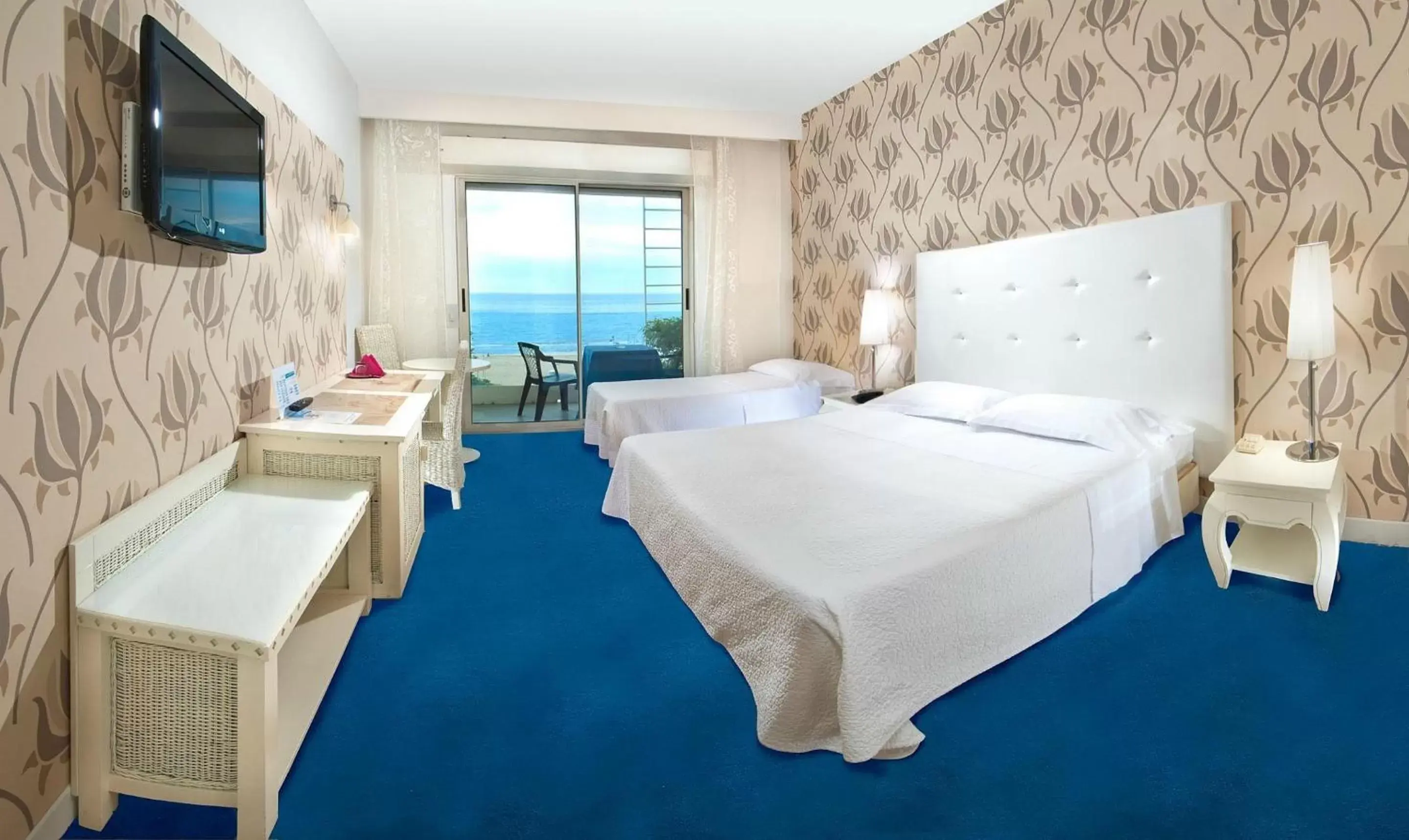 Triple Room with Sea View in Hotel Mediterraneo