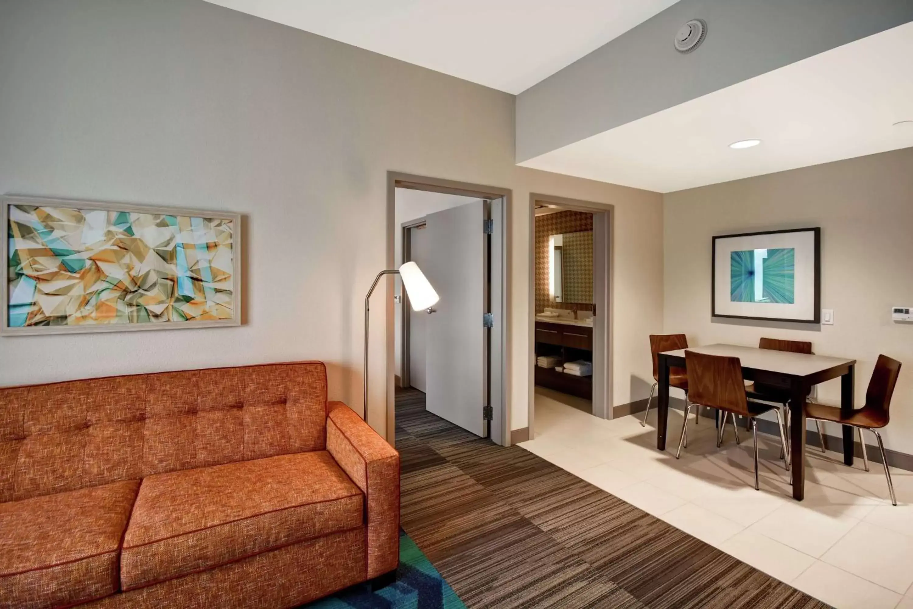 Living room, Seating Area in Home2 Suites Mechanicsburg