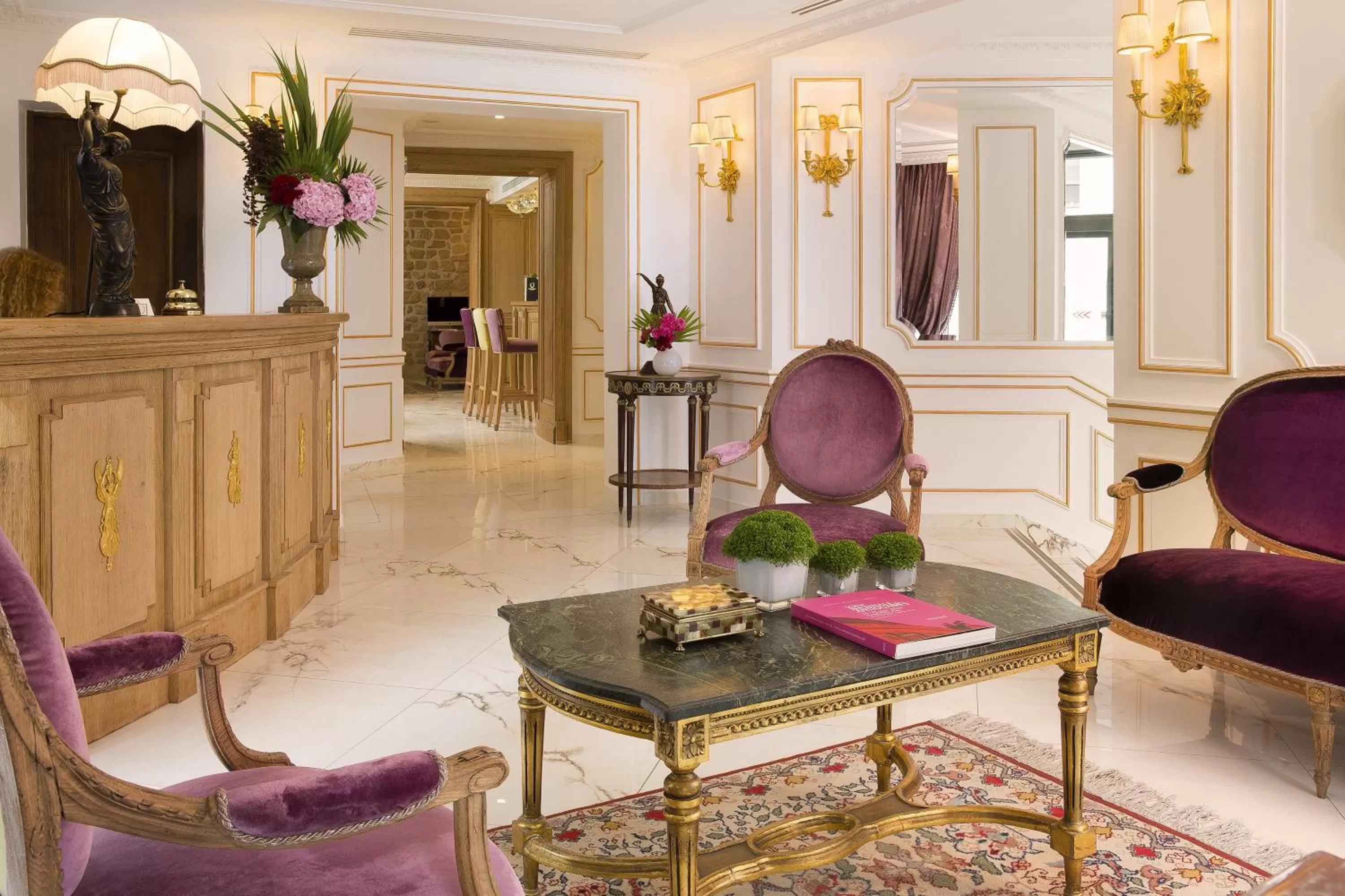 Lobby or reception in Académie Hôtel Saint Germain